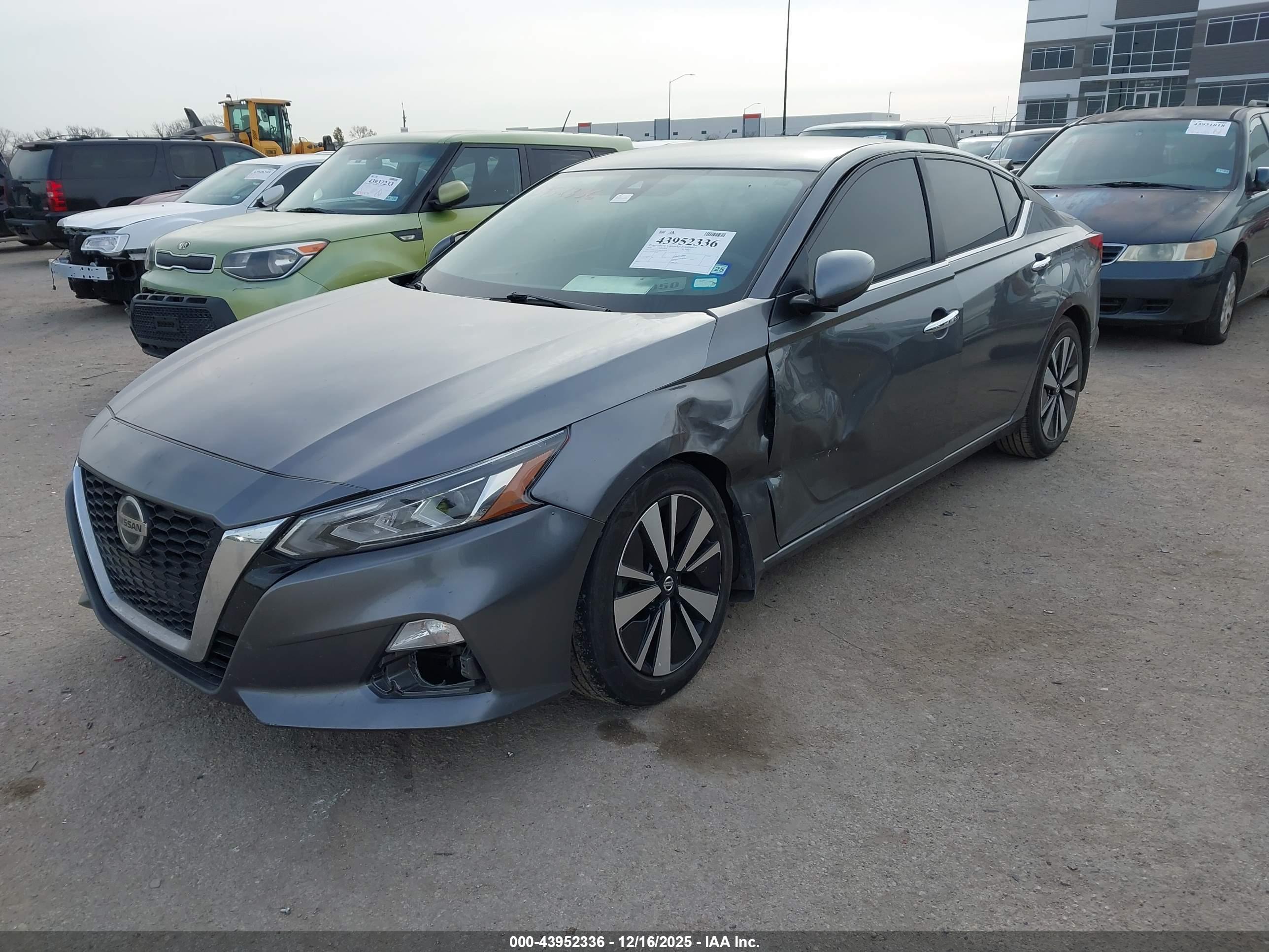 NISSAN ALTIMA image 2