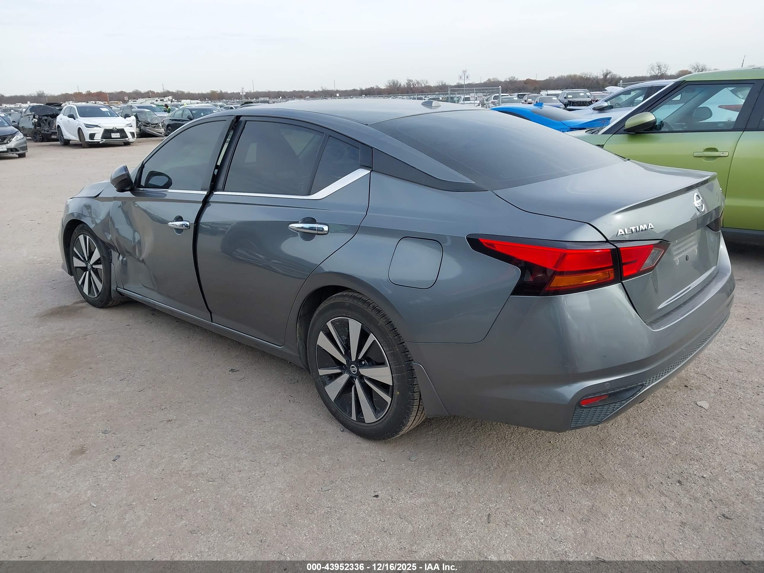NISSAN ALTIMA image 3