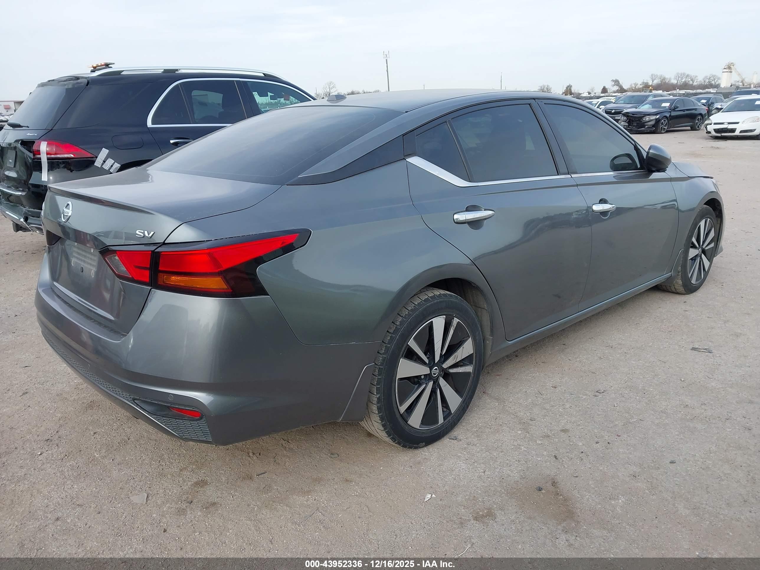 NISSAN ALTIMA image 4
