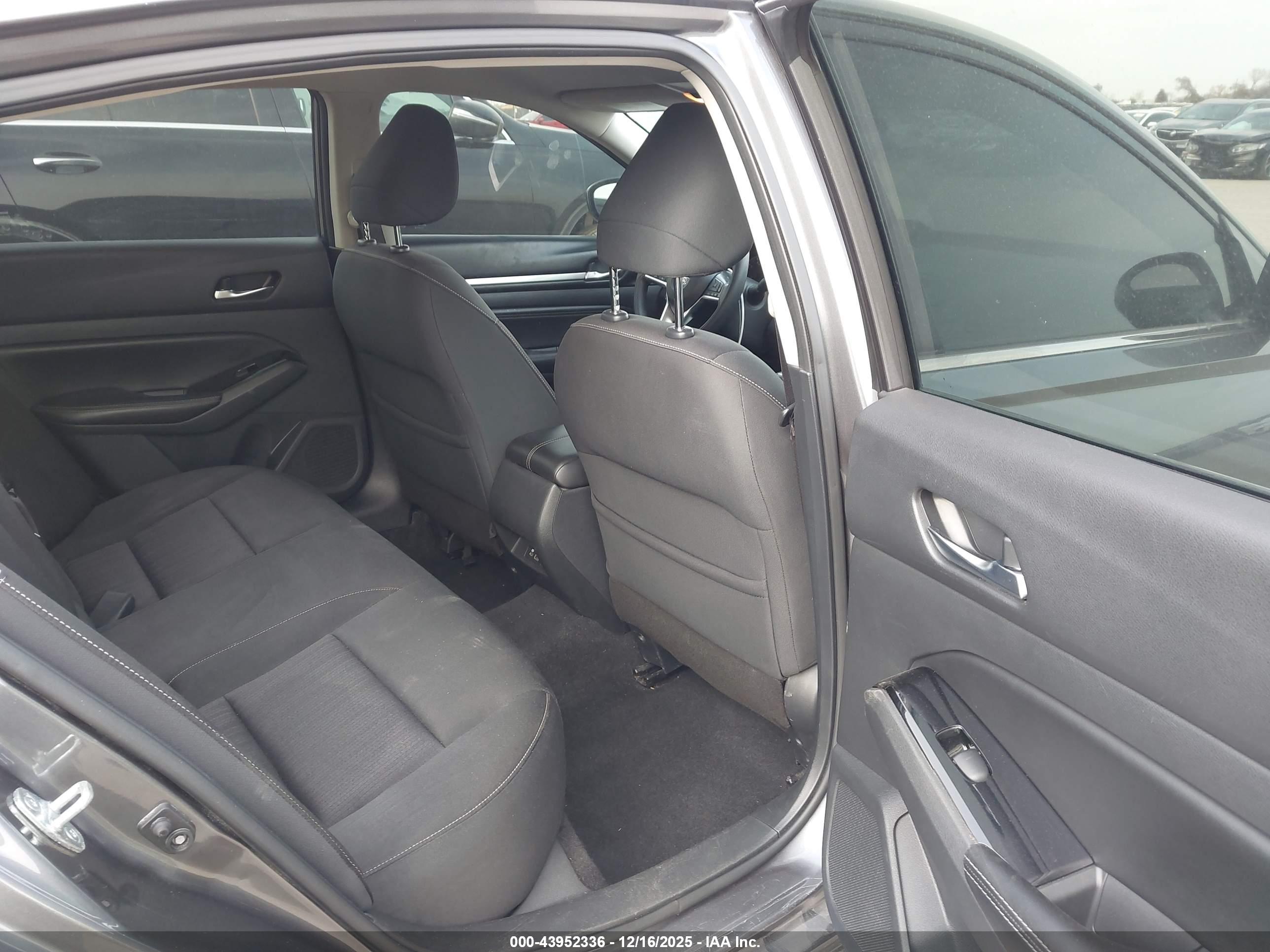 NISSAN ALTIMA image 8