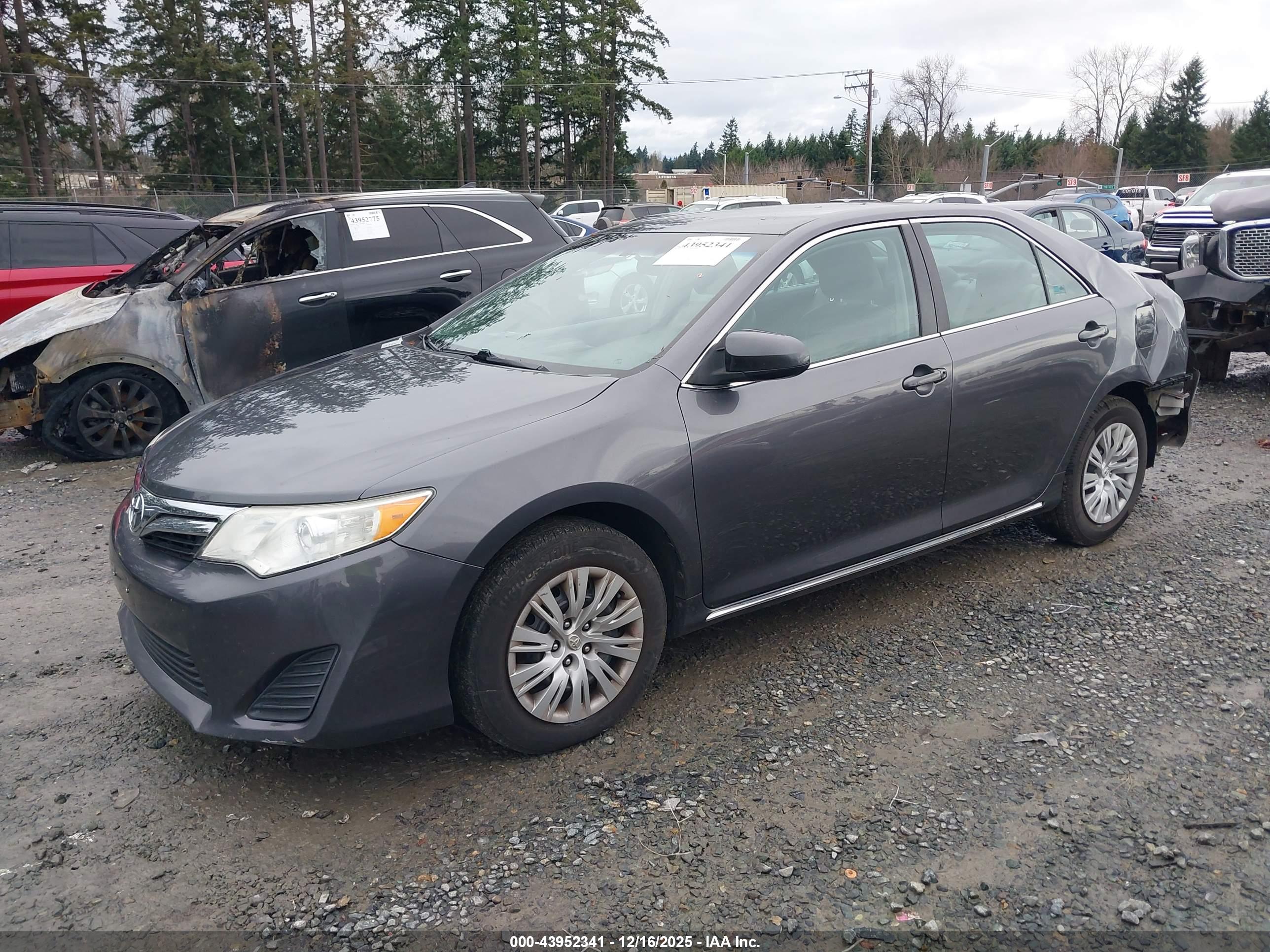 TOYOTA CAMRY image 2