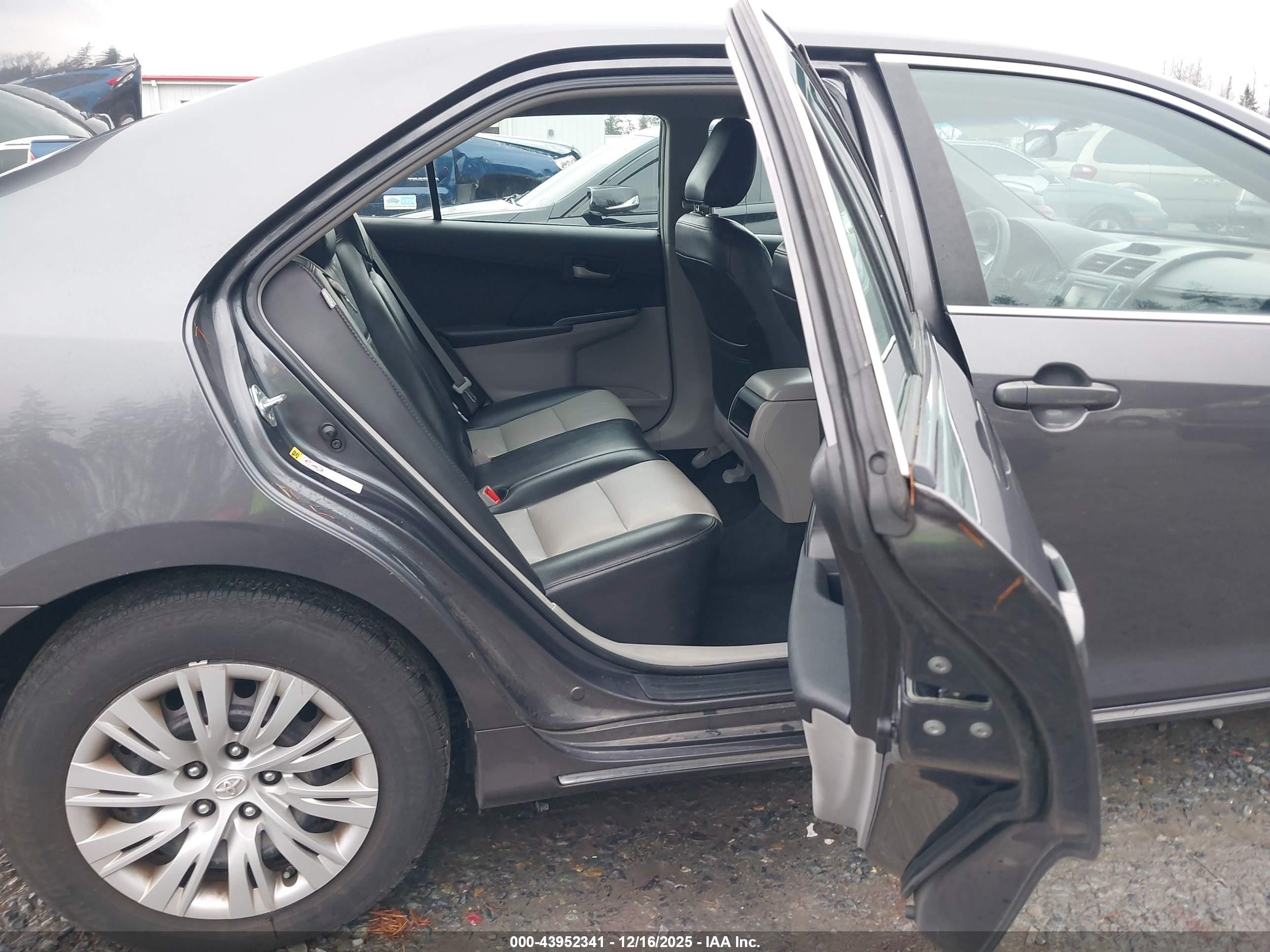 TOYOTA CAMRY image 8