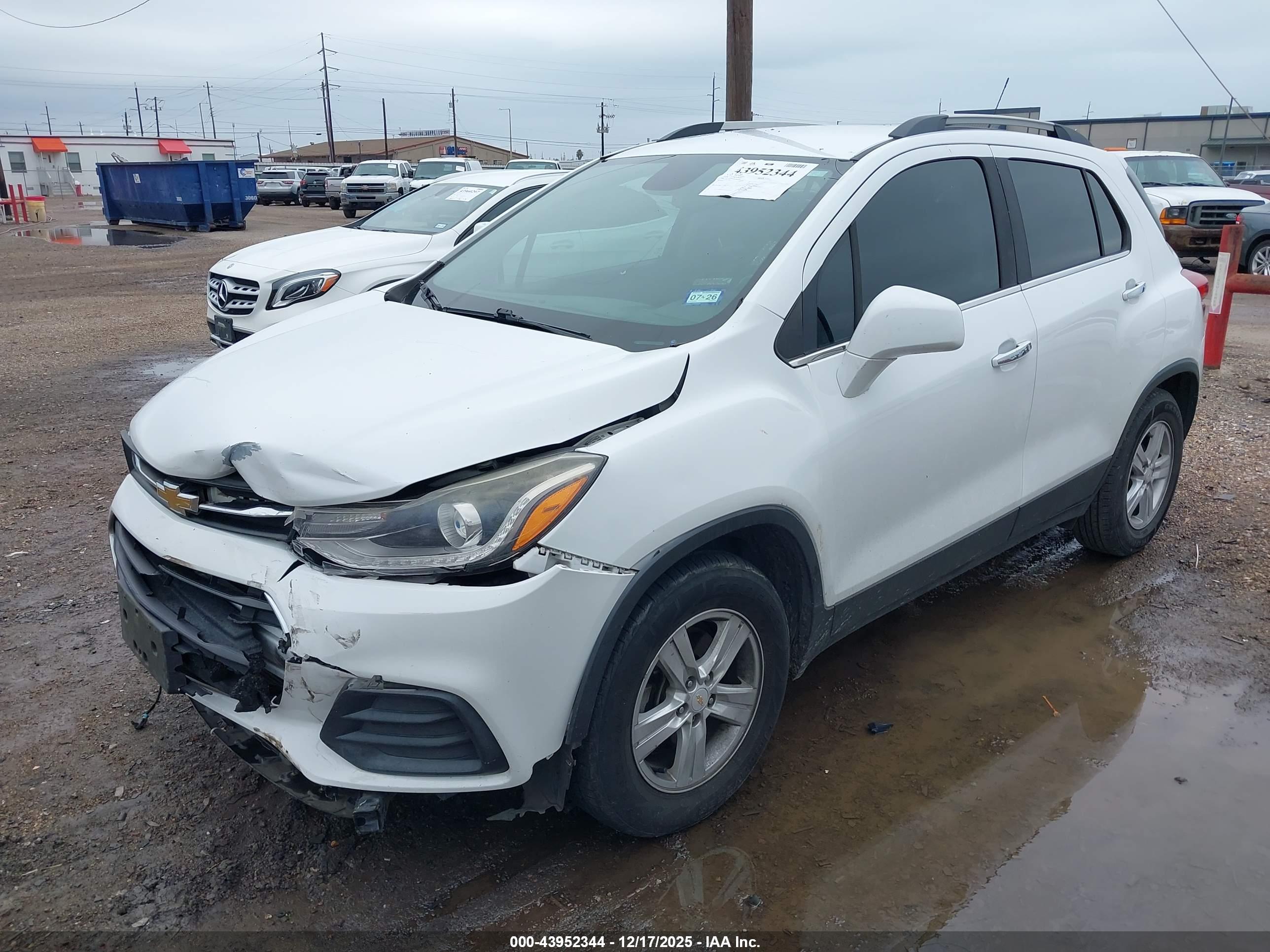 CHEVROLET TRAX image 2