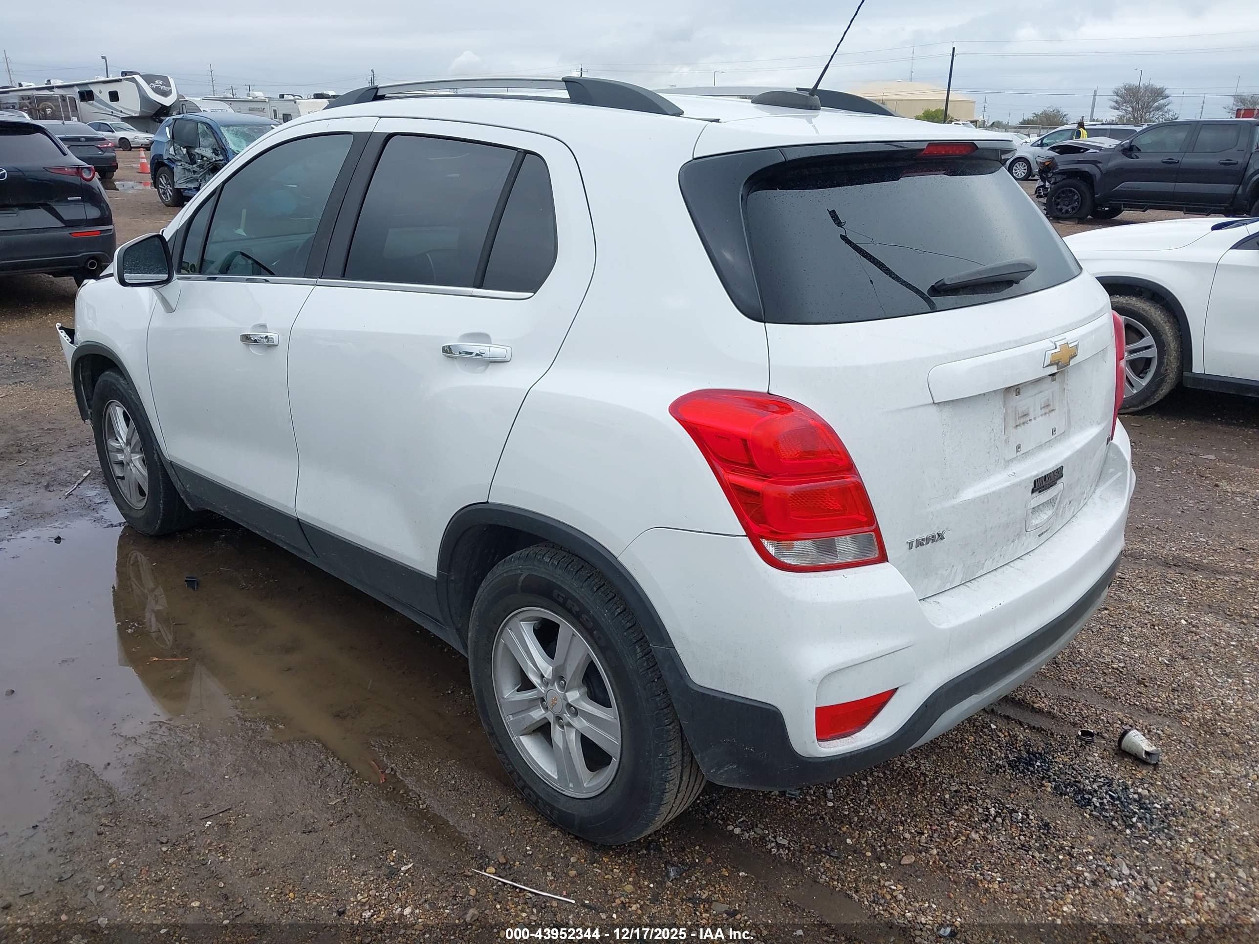 CHEVROLET TRAX image 3