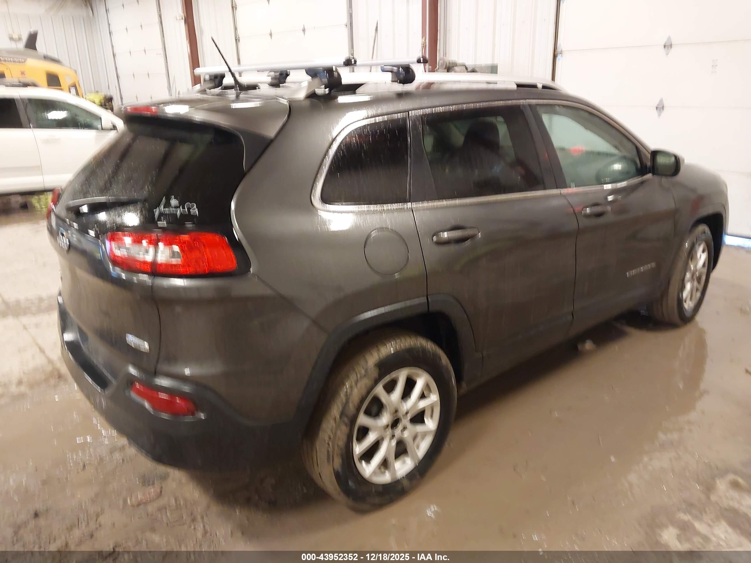 JEEP CHEROKEE image 4
