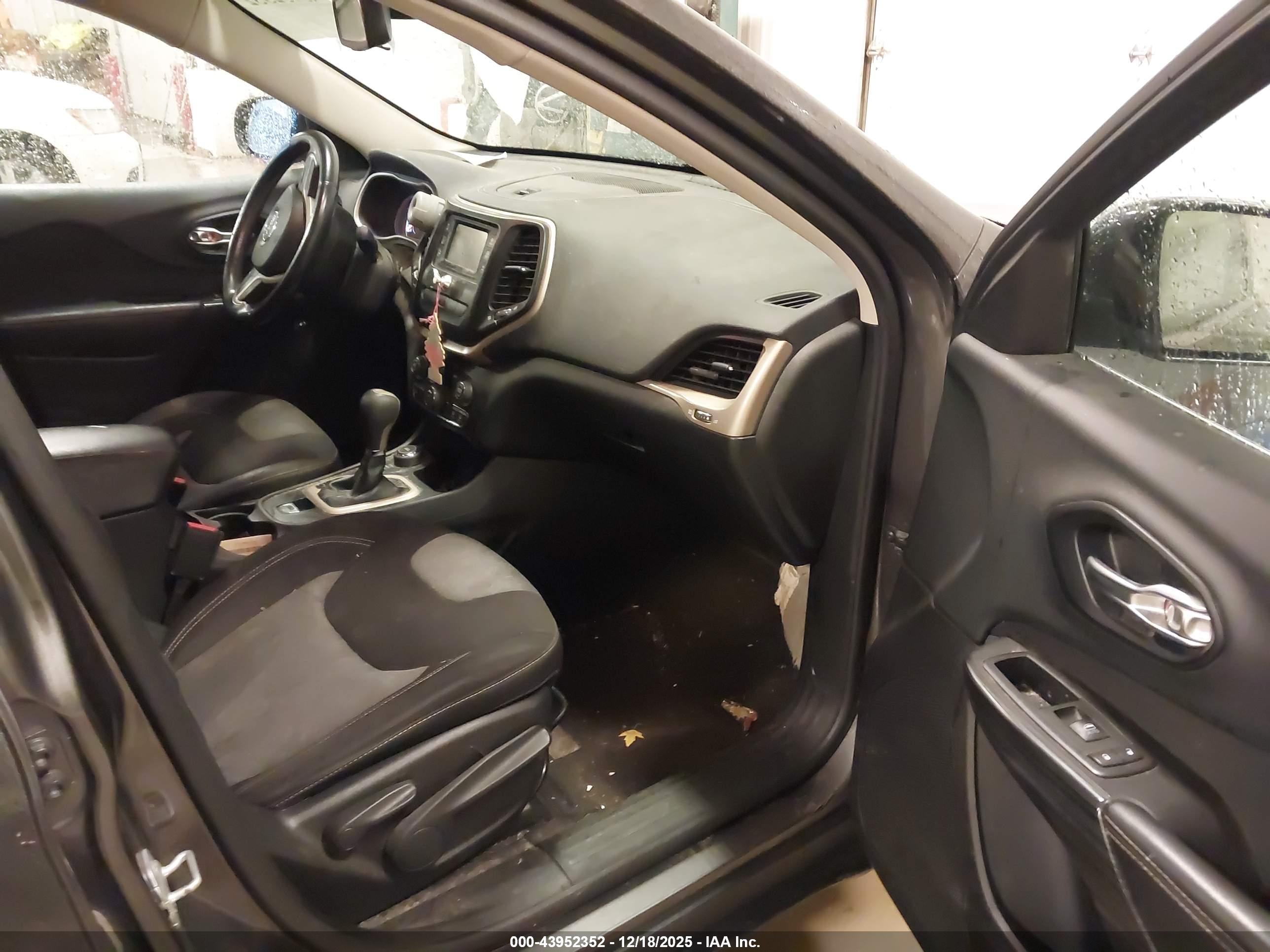 JEEP CHEROKEE image 5