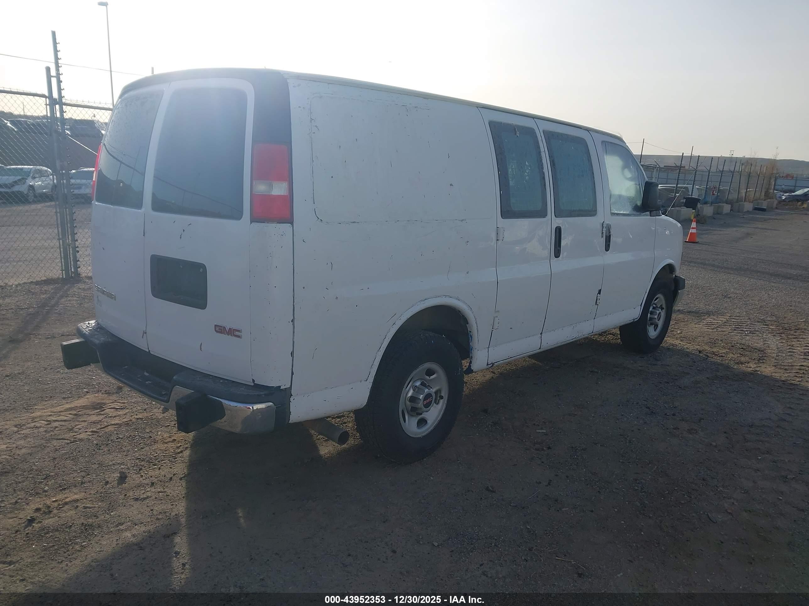 GMC SAVANA image 4