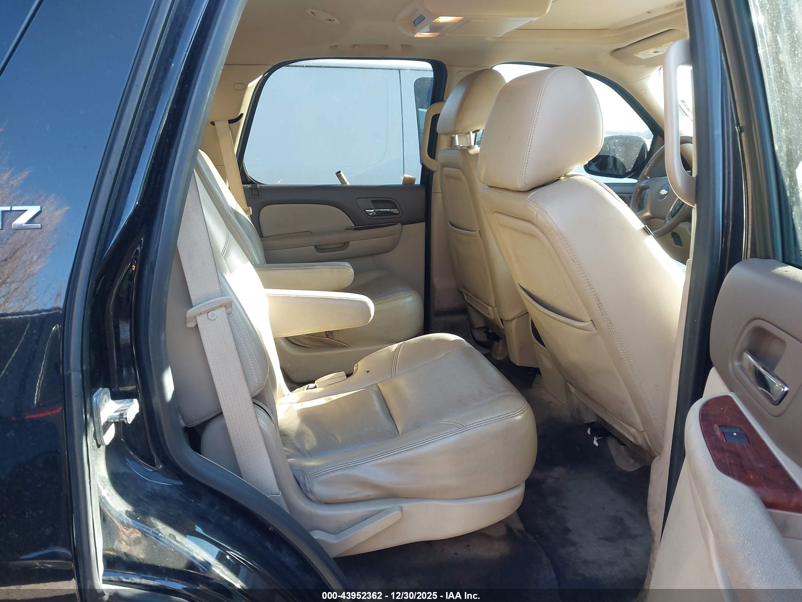 CHEVROLET TAHOE image 8