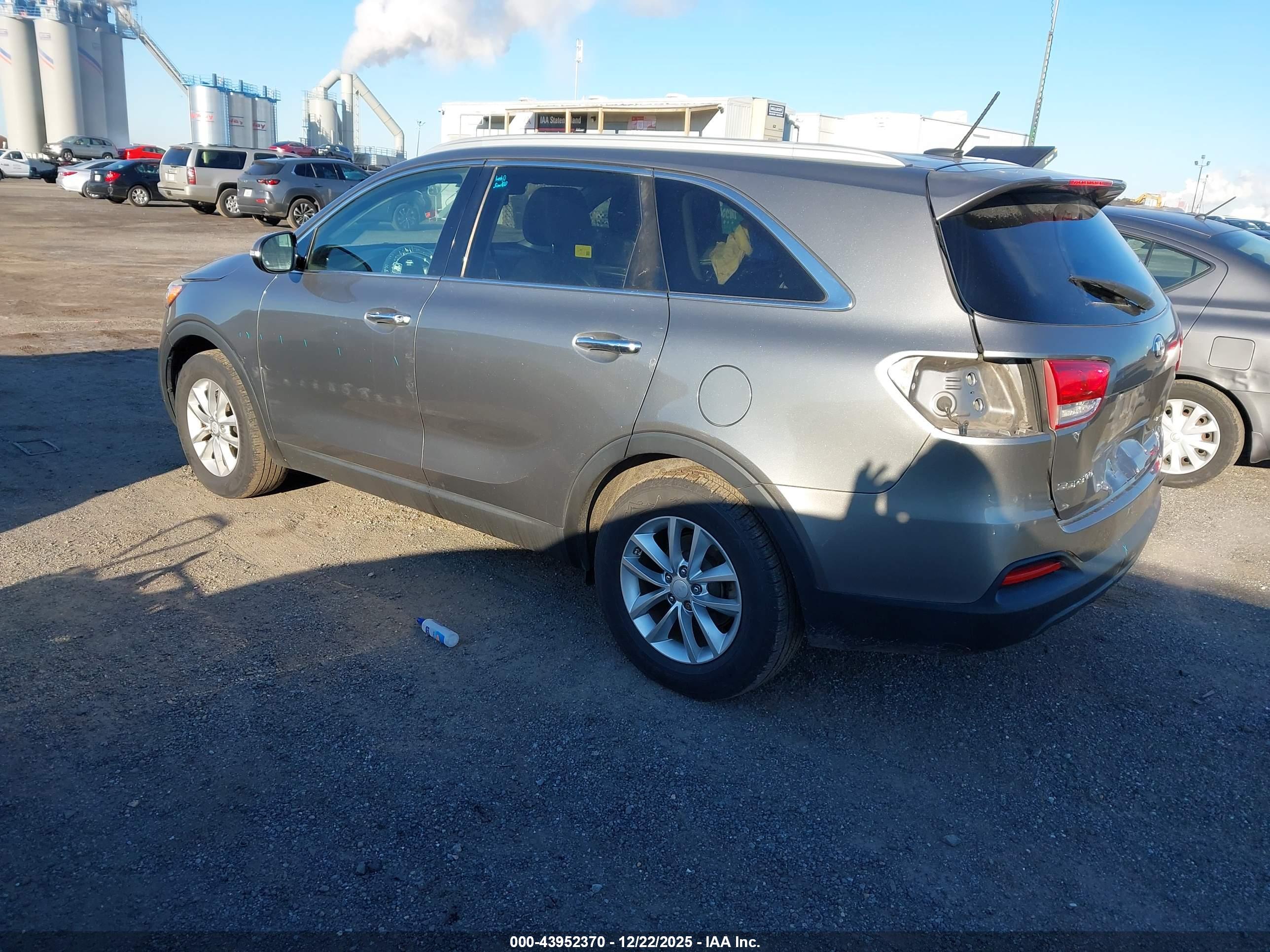 KIA SORENTO image 3