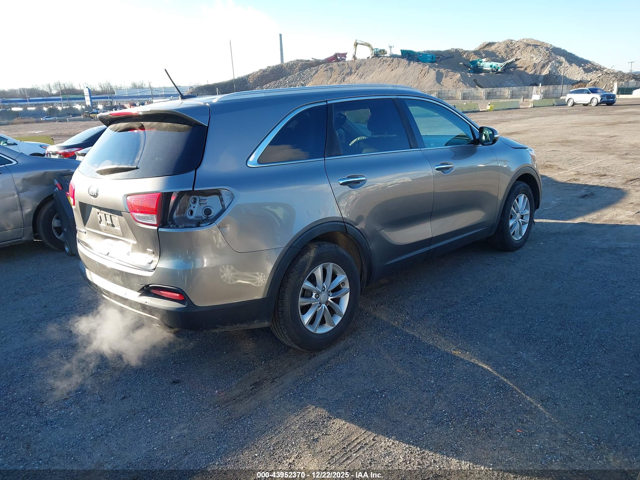 KIA SORENTO image 4