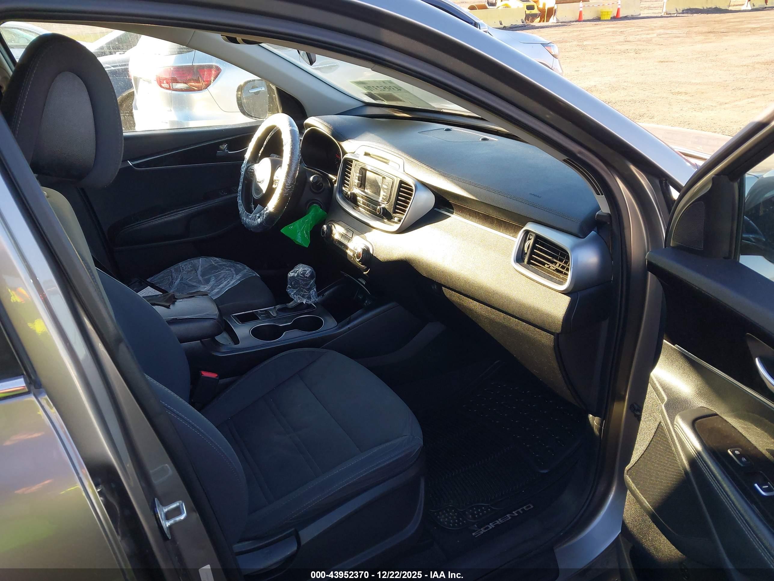 KIA SORENTO image 5
