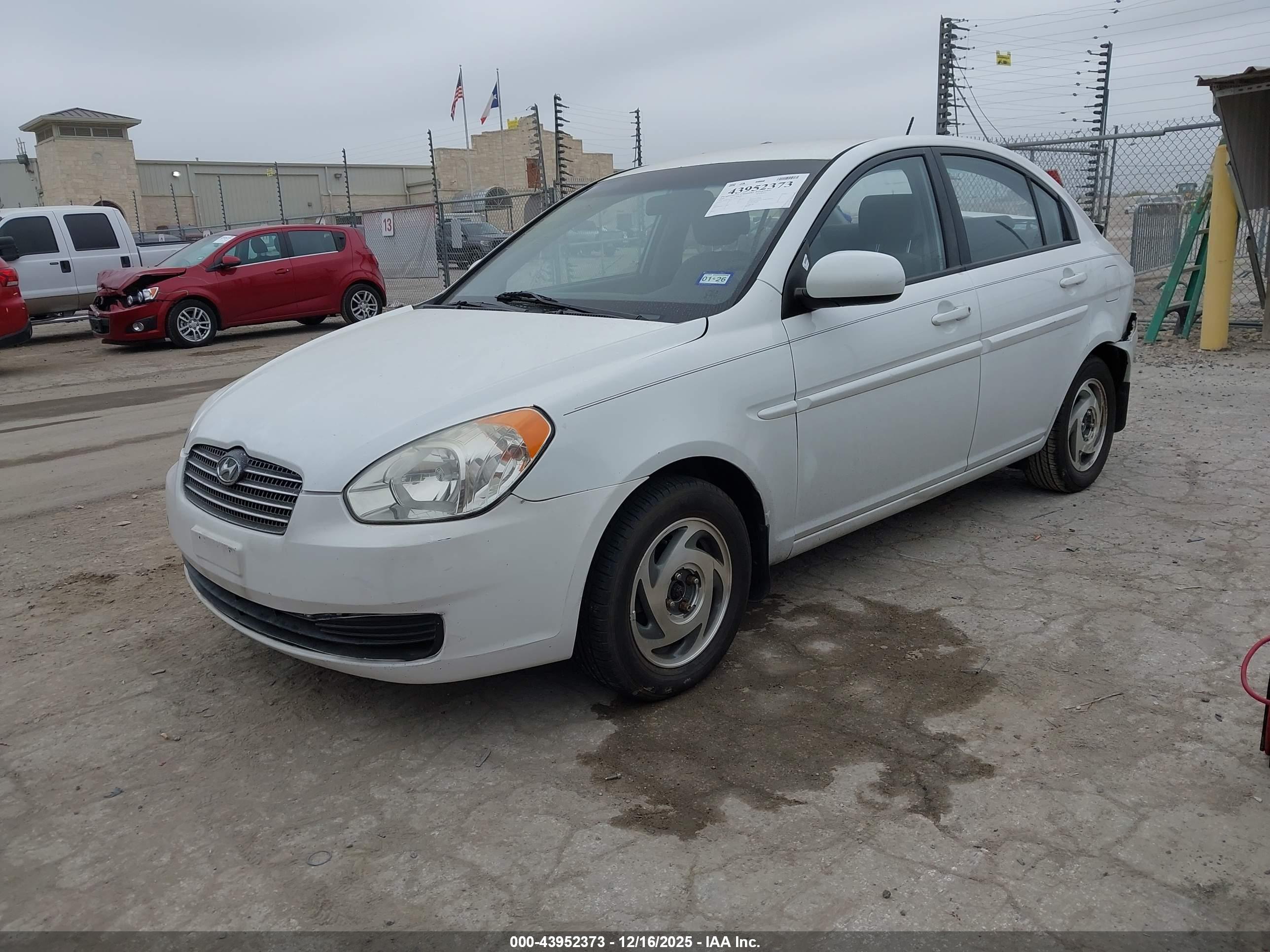 HYUNDAI ACCENT image 2