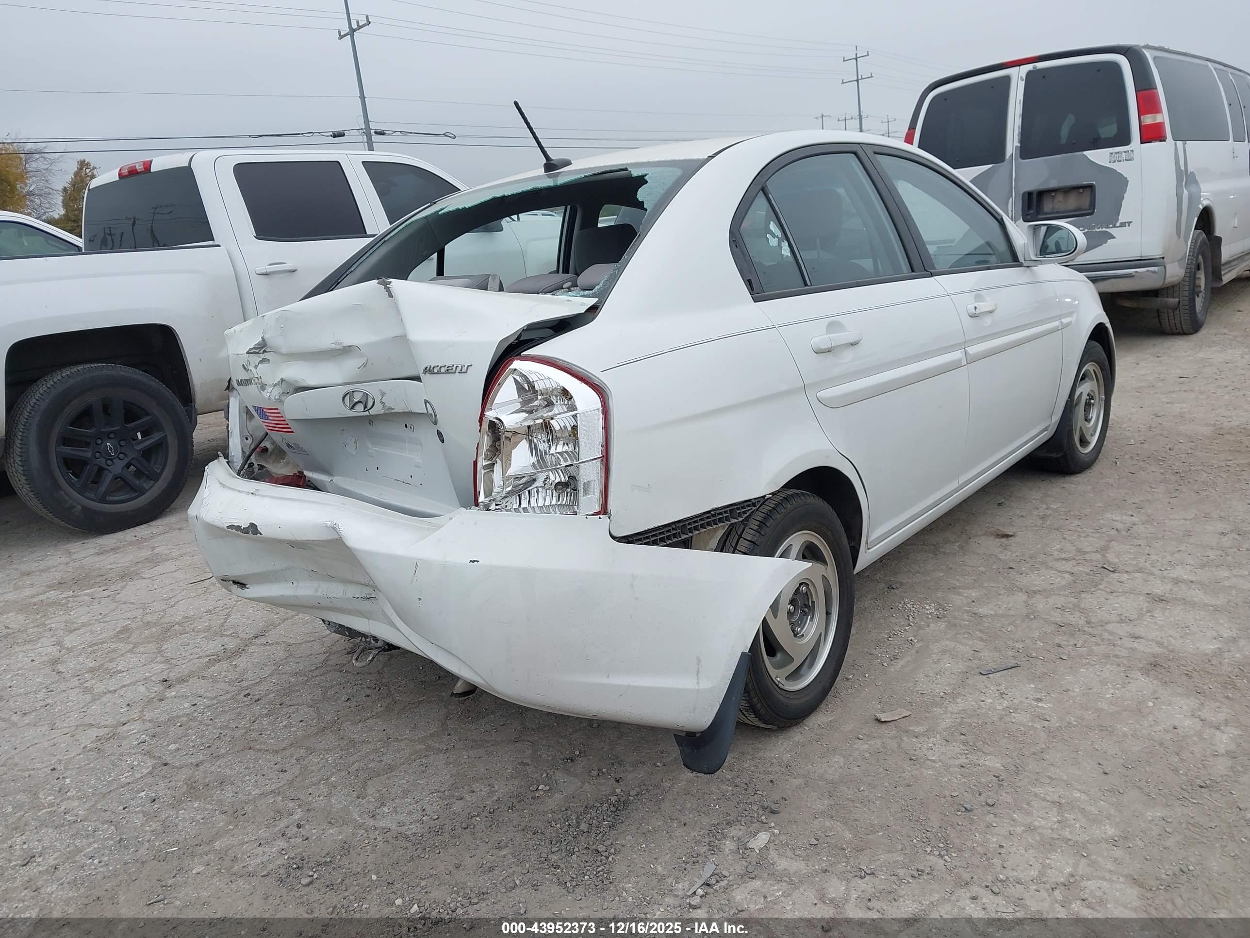 HYUNDAI ACCENT image 4