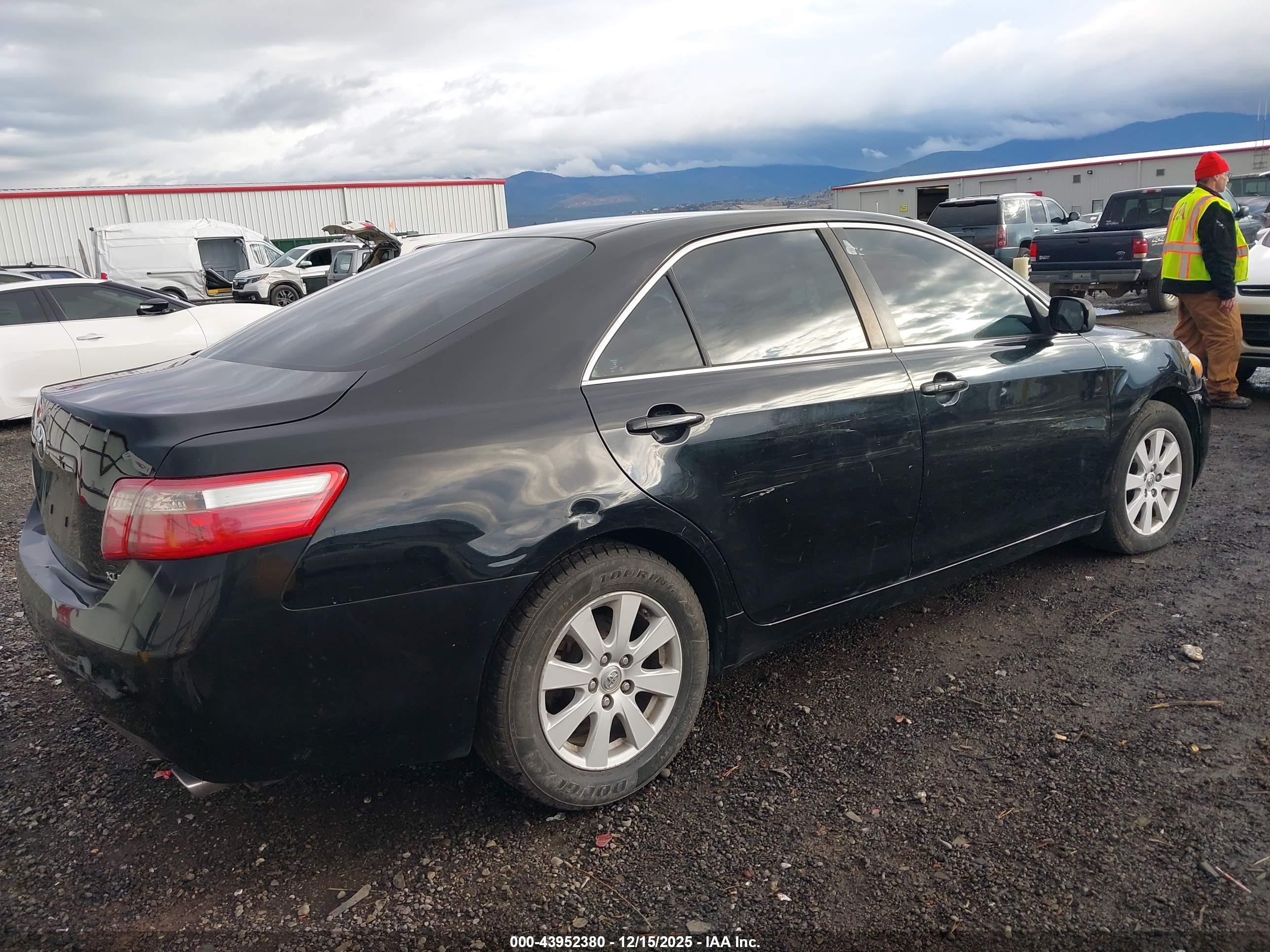 TOYOTA CAMRY image 4