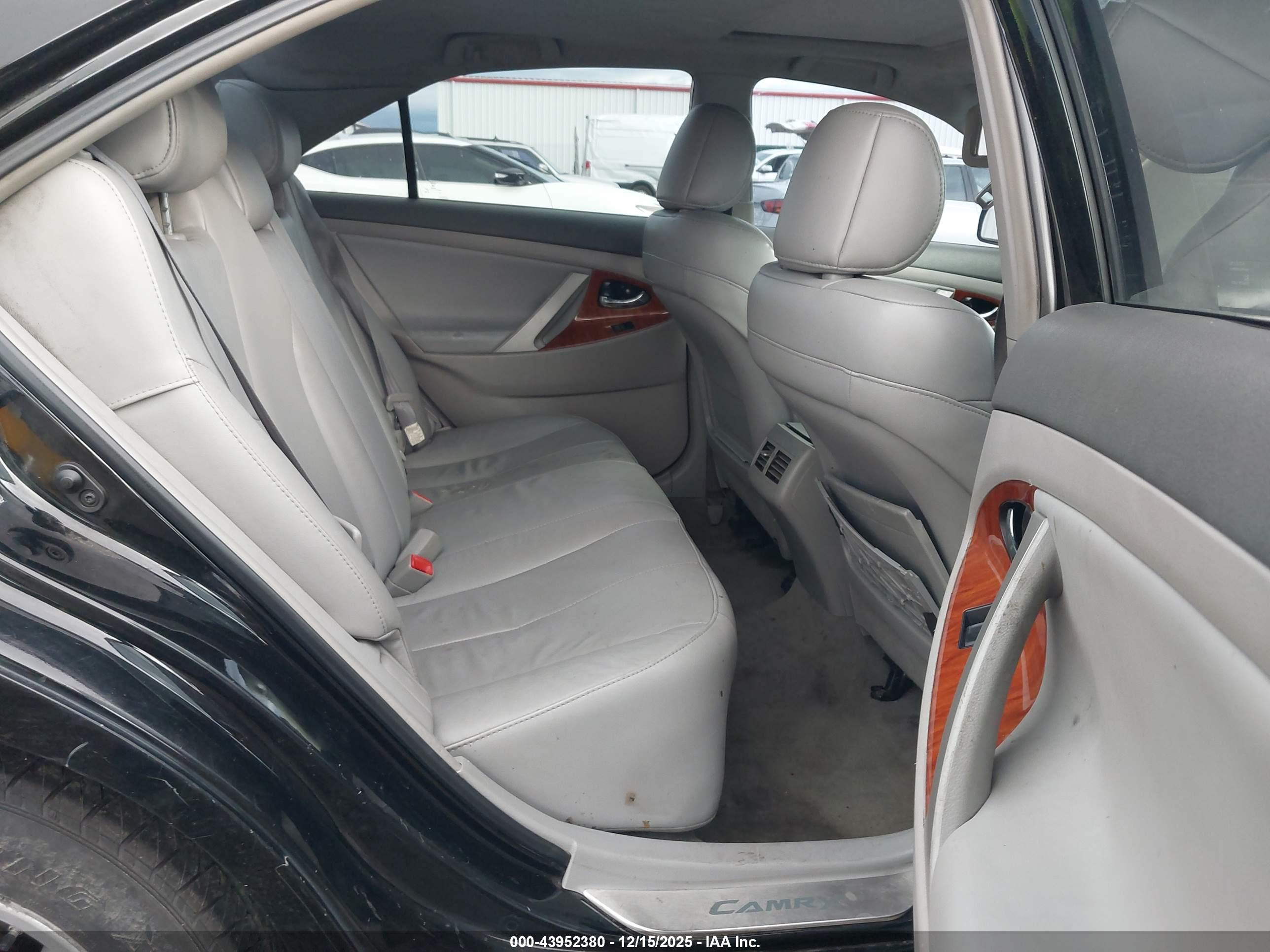 TOYOTA CAMRY image 8