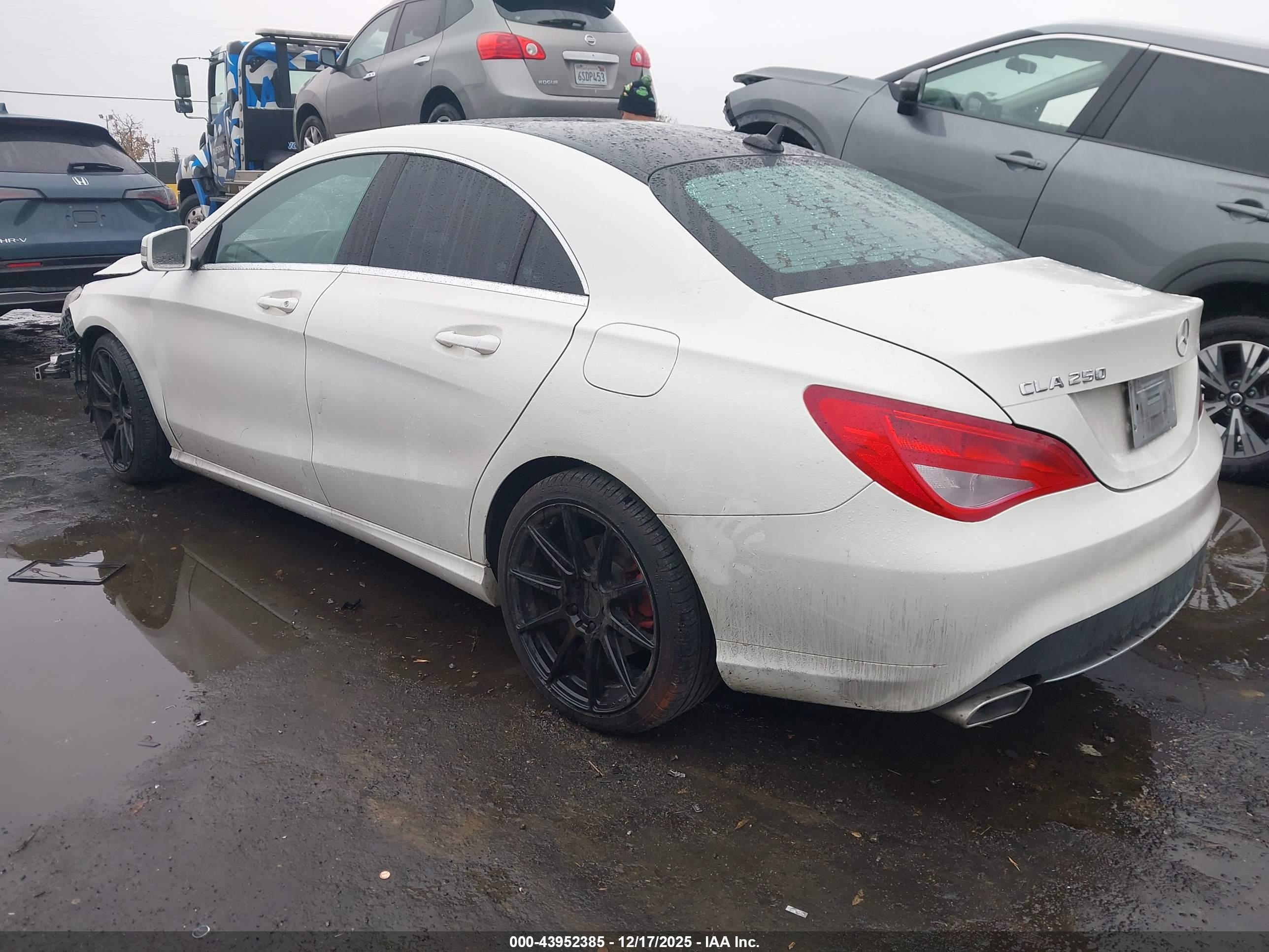 MERCEDES-BENZ CLA image 3