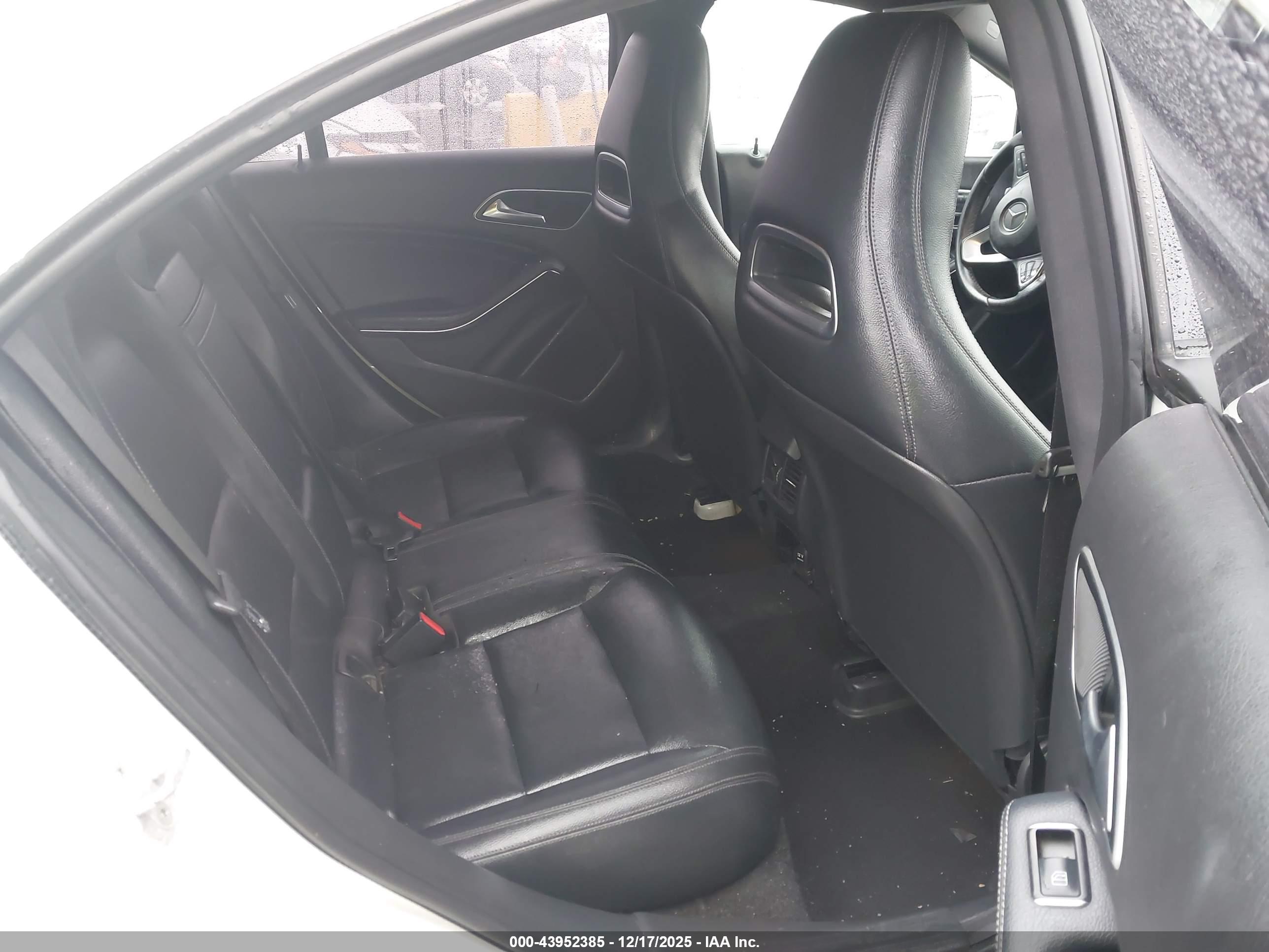 MERCEDES-BENZ CLA image 8