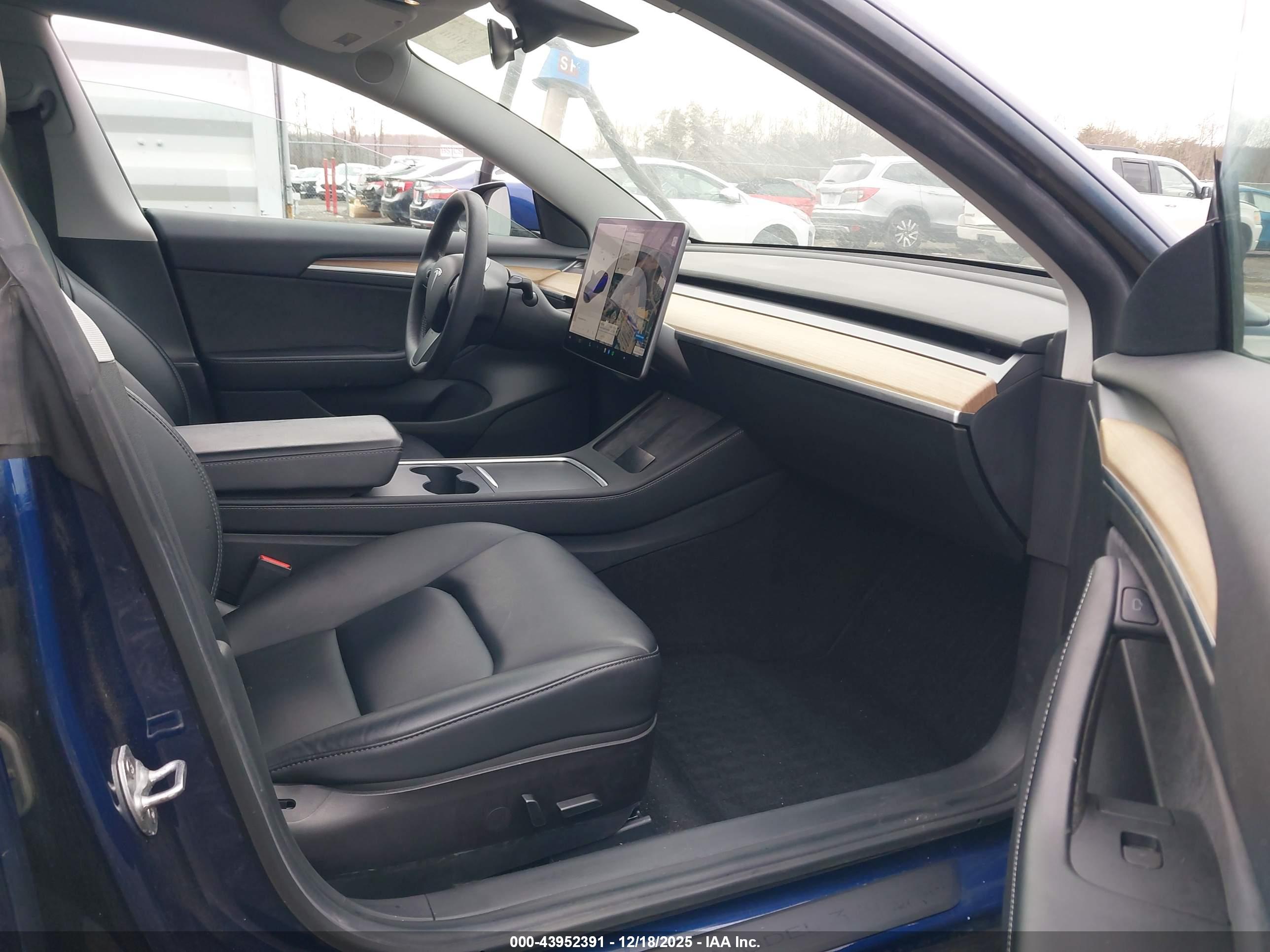 TESLA MODEL image 5