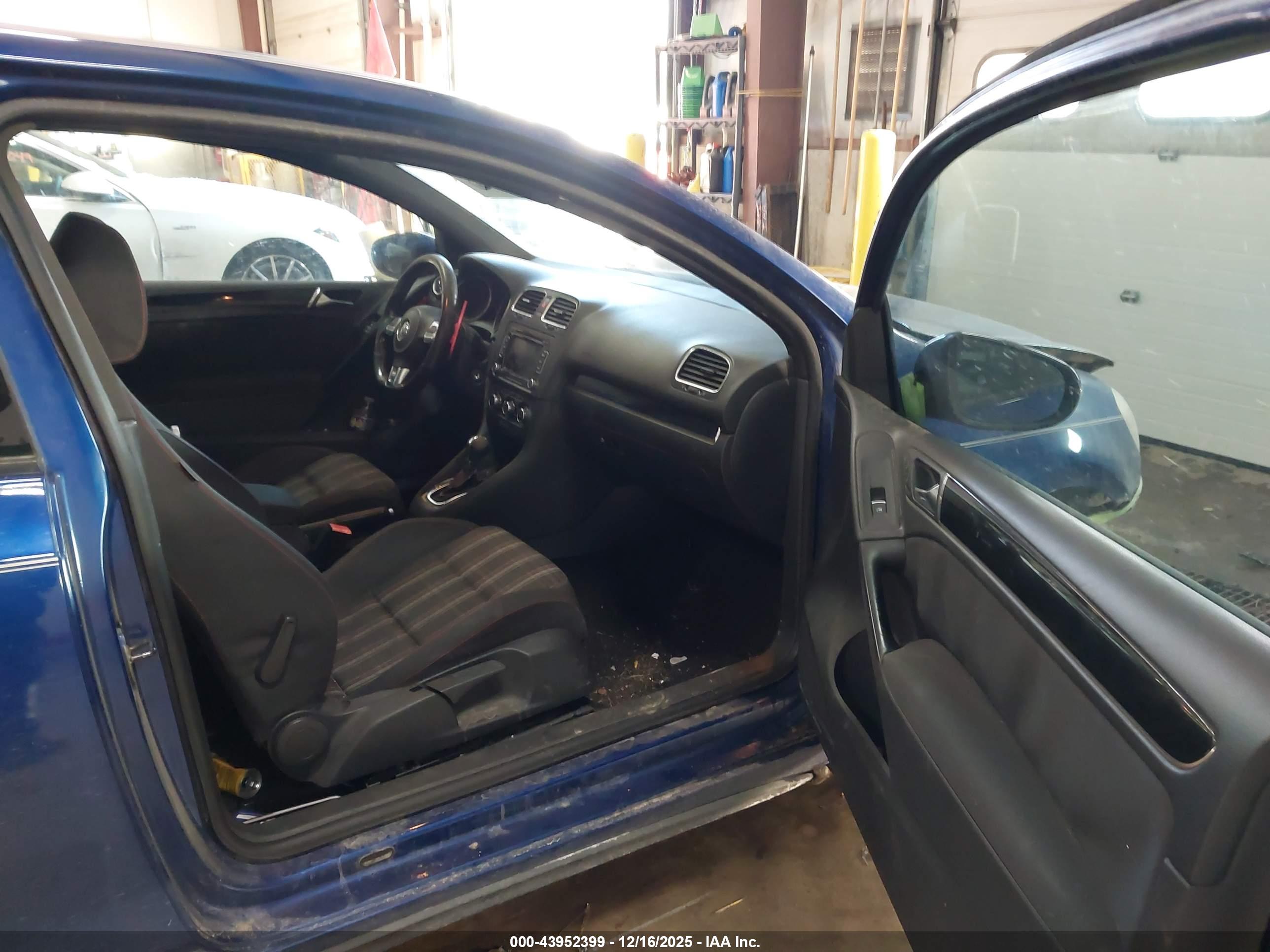 VOLKSWAGEN GTI image 5