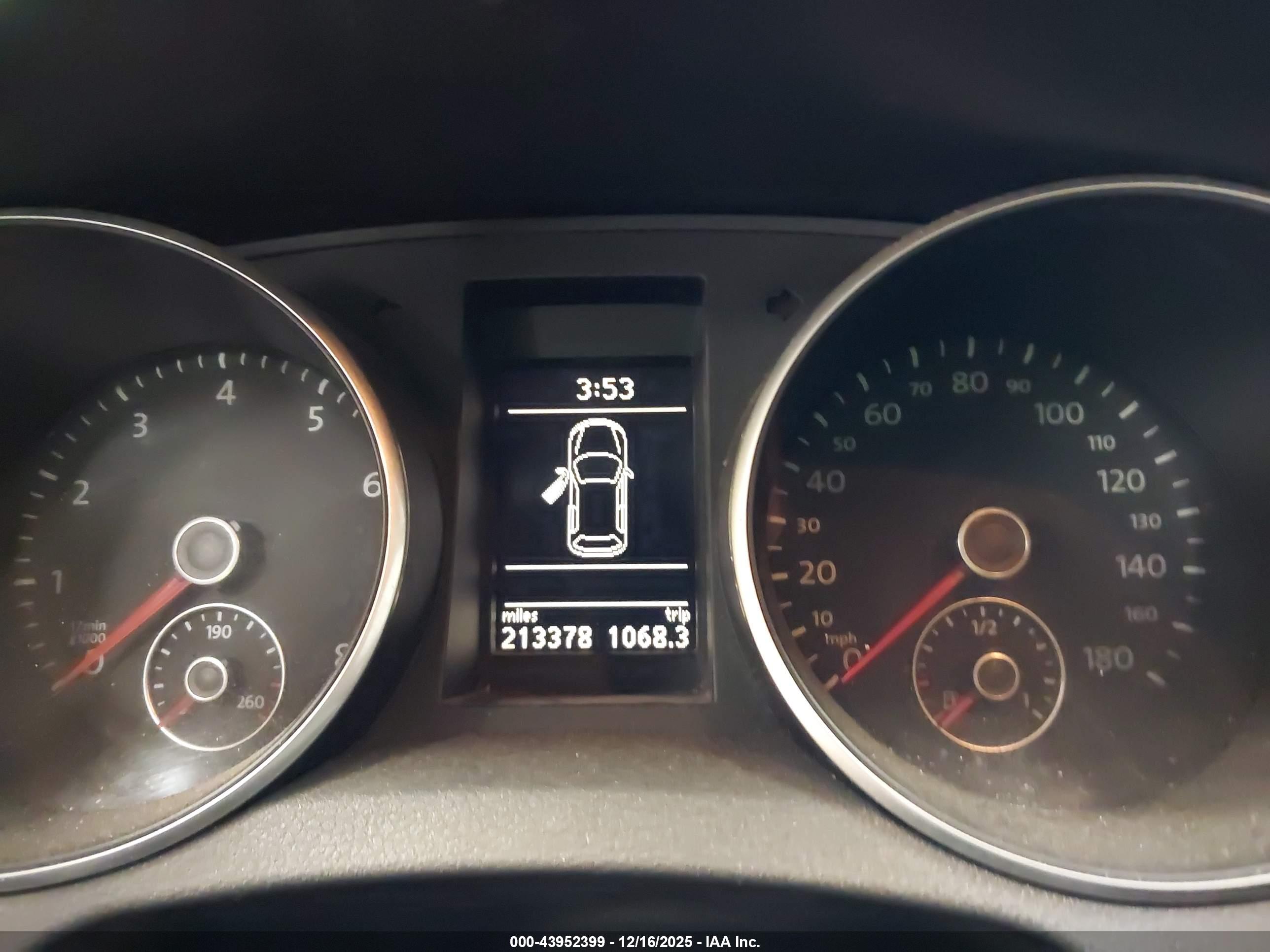 VOLKSWAGEN GTI image 7