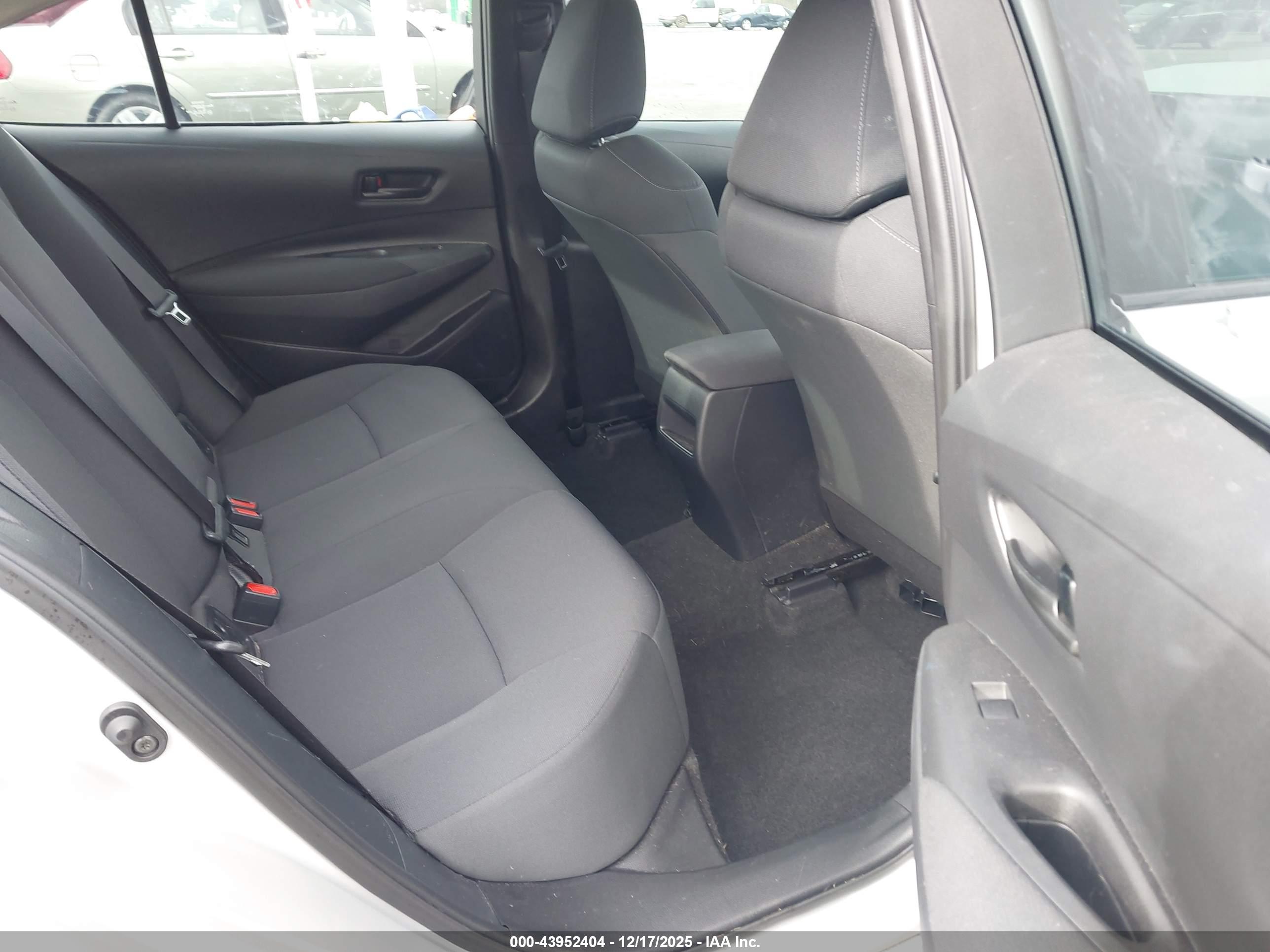 TOYOTA COROLLA image 8