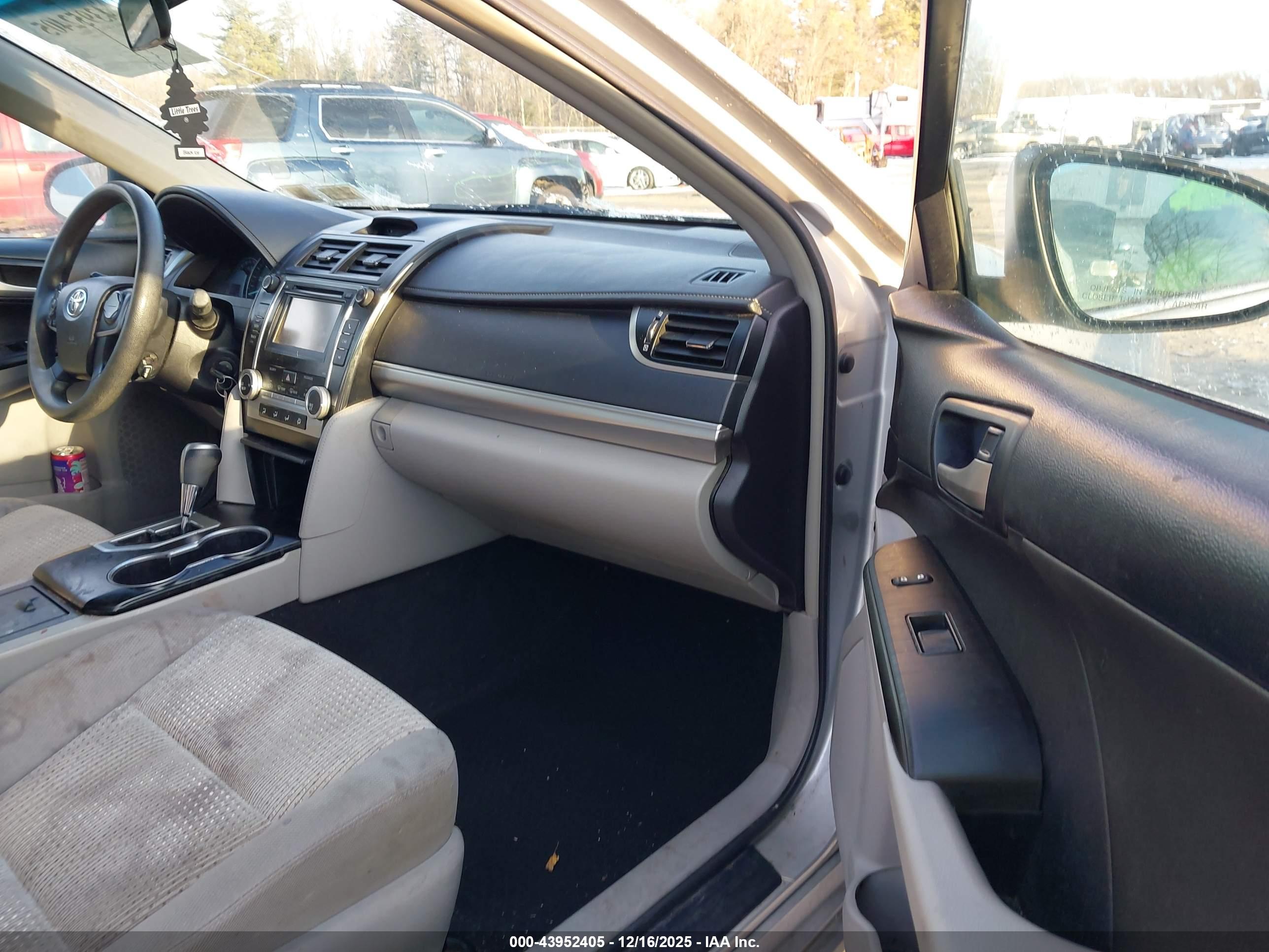 TOYOTA CAMRY image 5