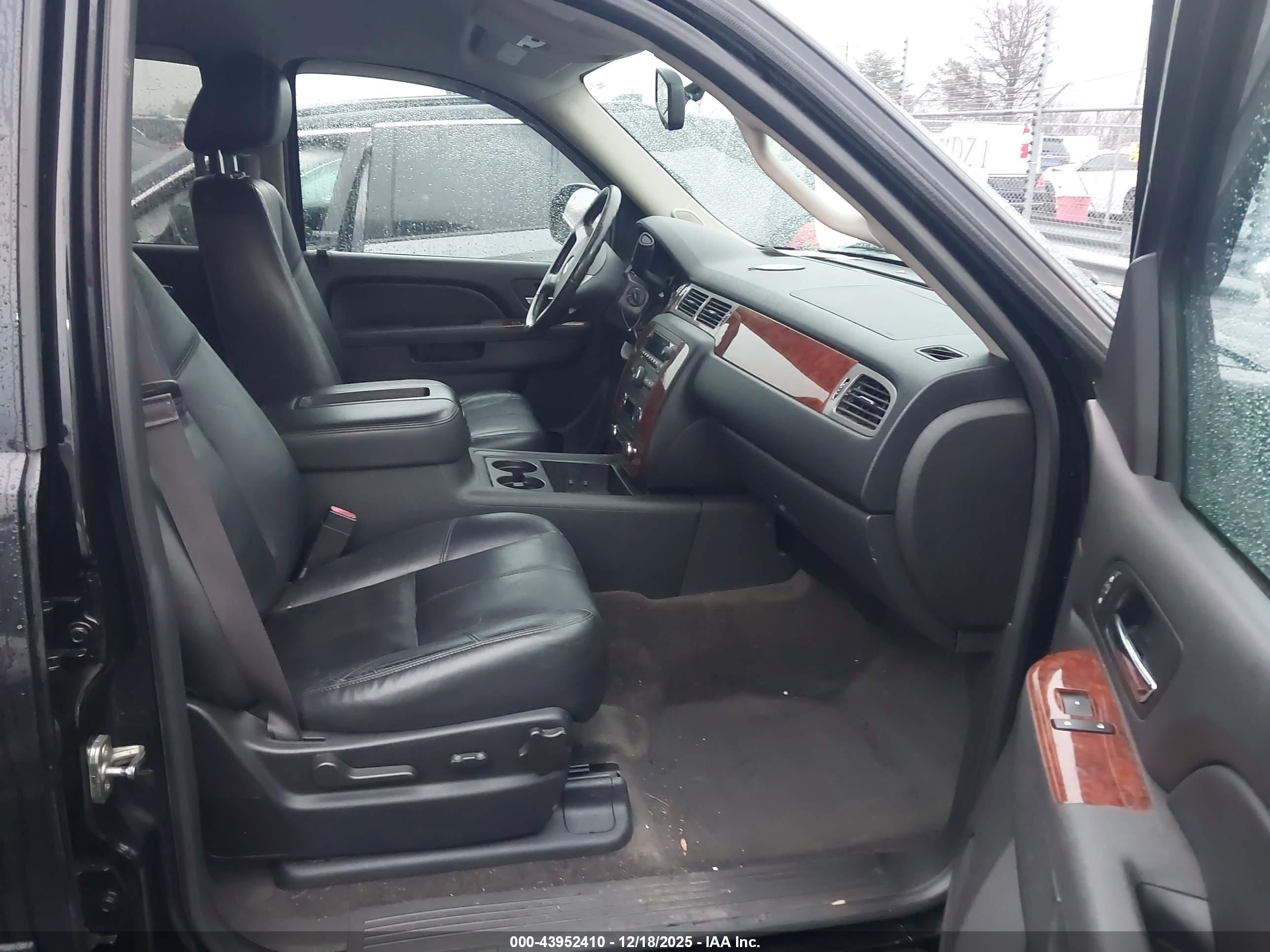 CHEVROLET TAHOE image 5