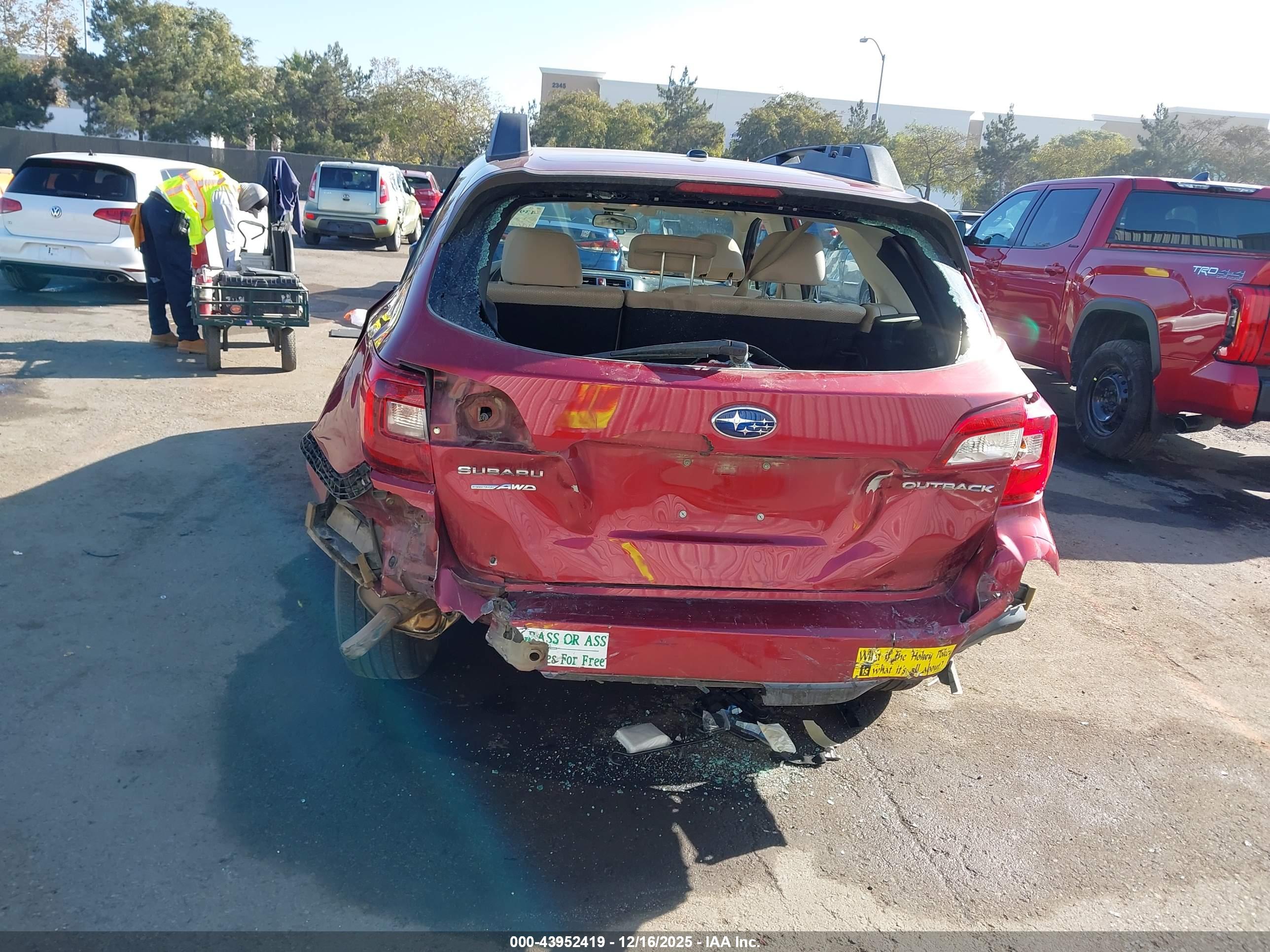 SUBARU OUTBACK image 6