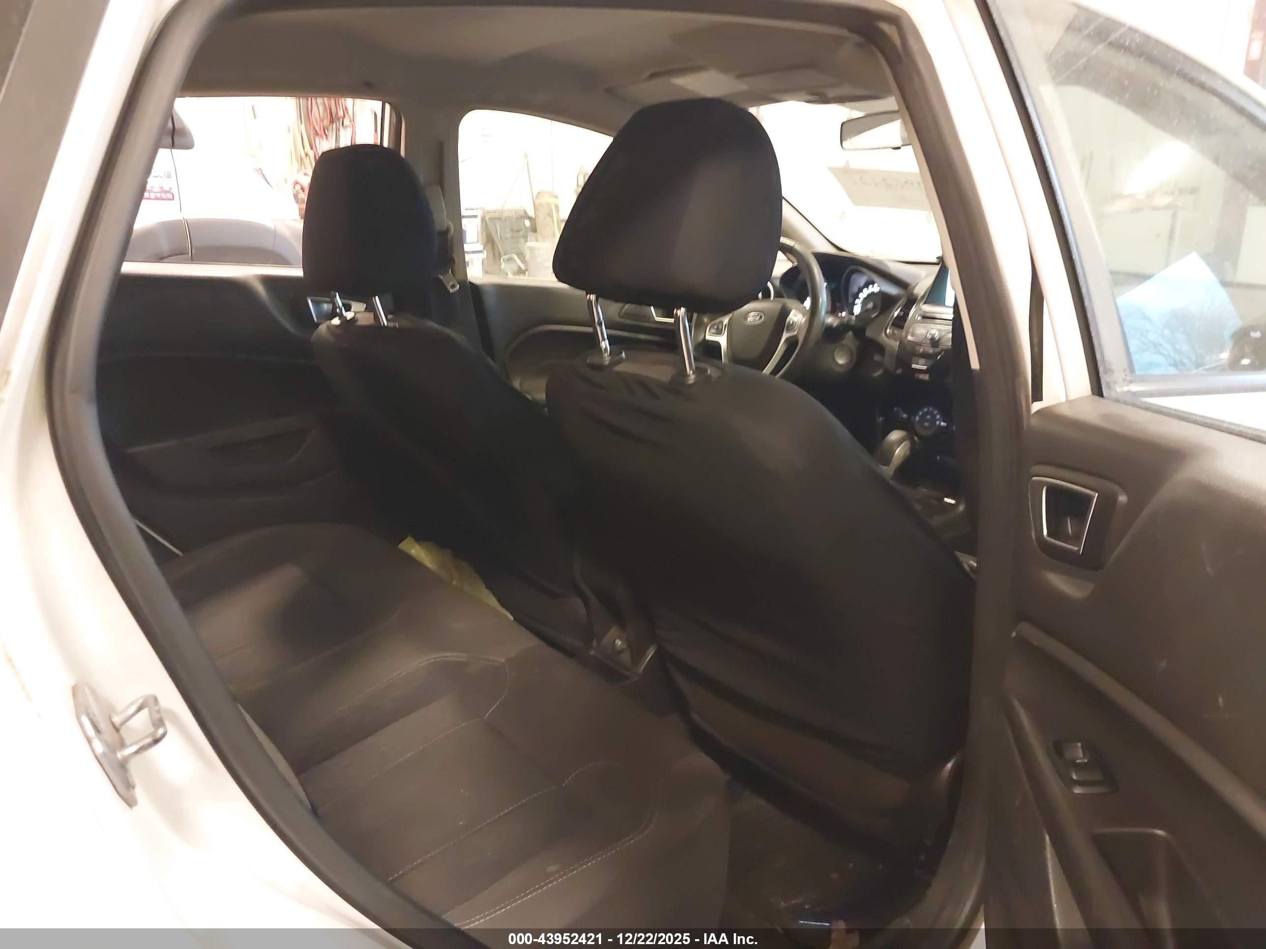 FORD FIESTA image 8