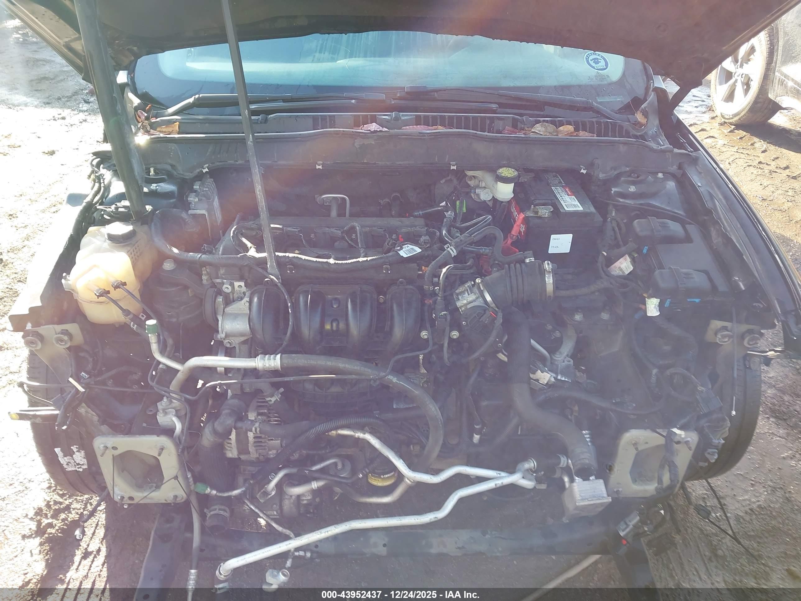 FORD FUSION image 10