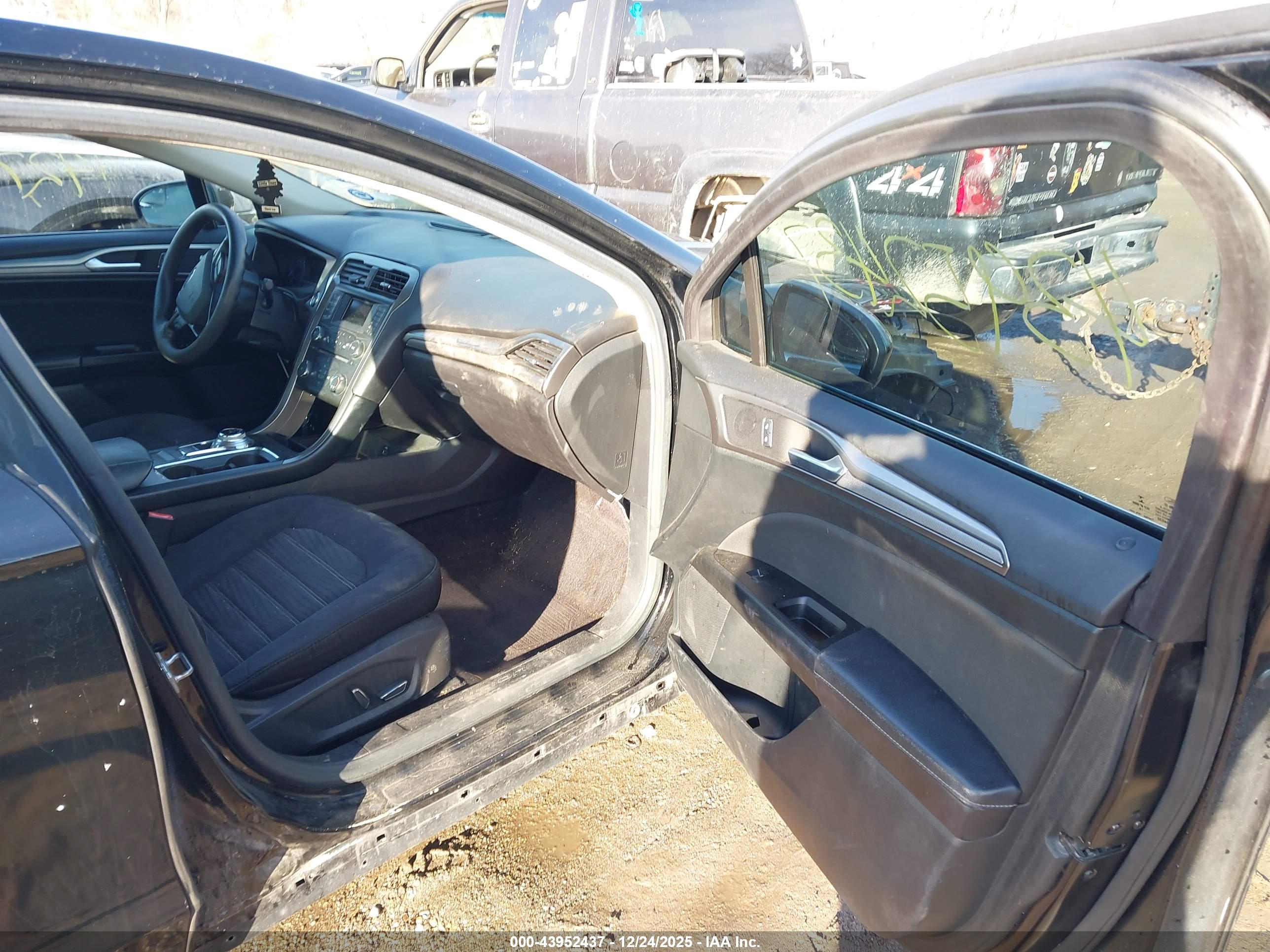FORD FUSION image 5