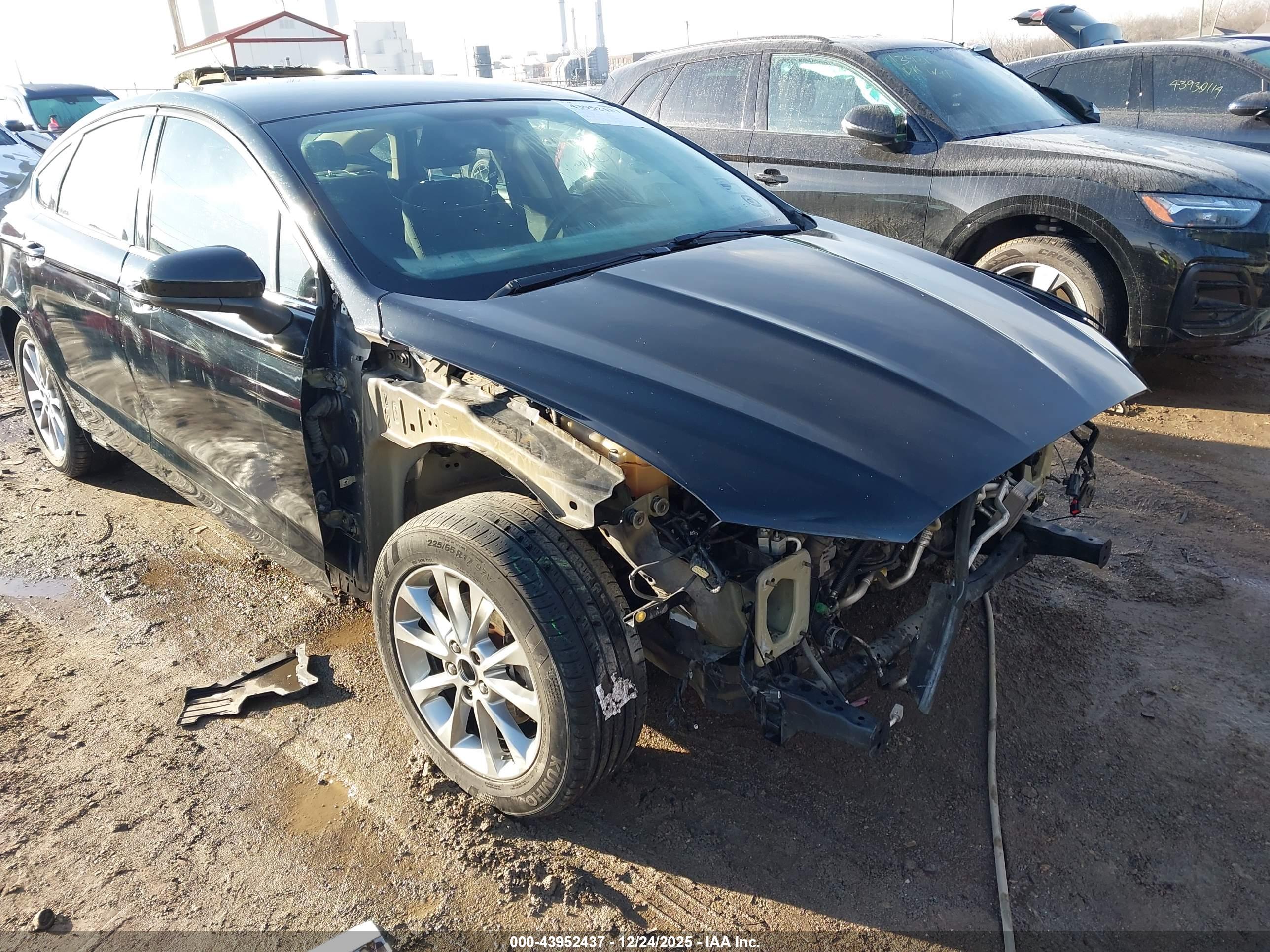 FORD FUSION image 6