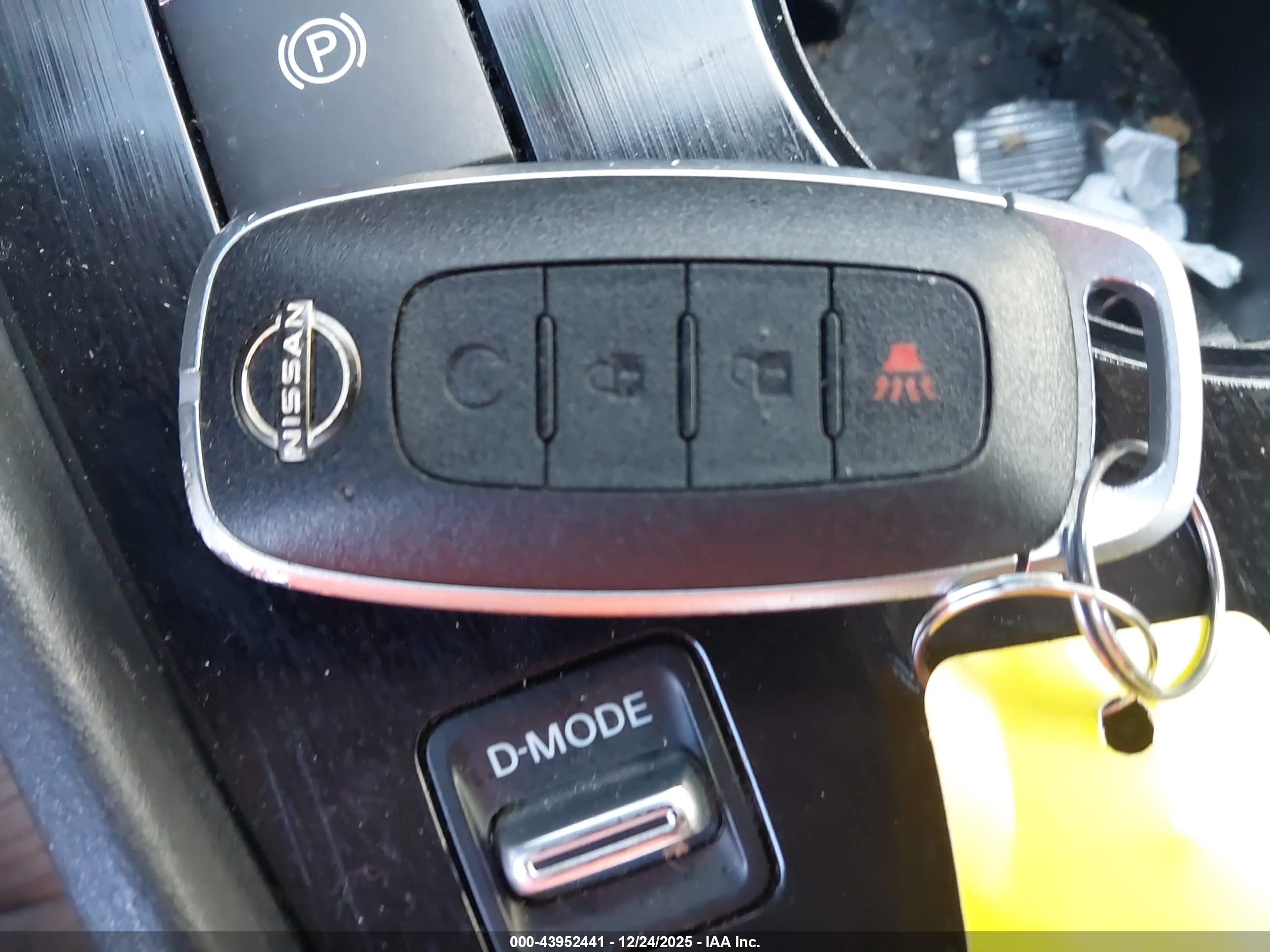 NISSAN ROGUE image 11
