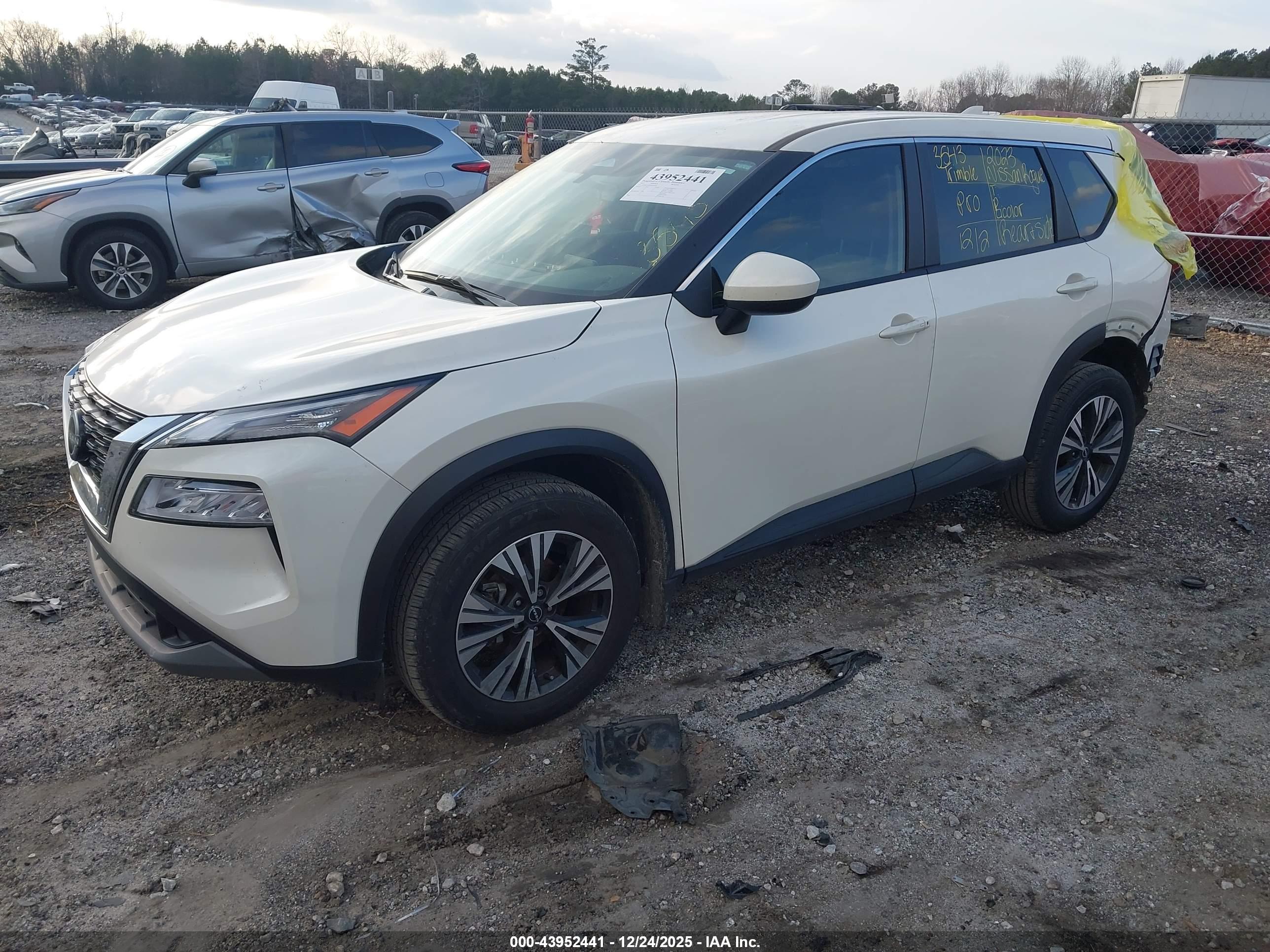 NISSAN ROGUE image 2