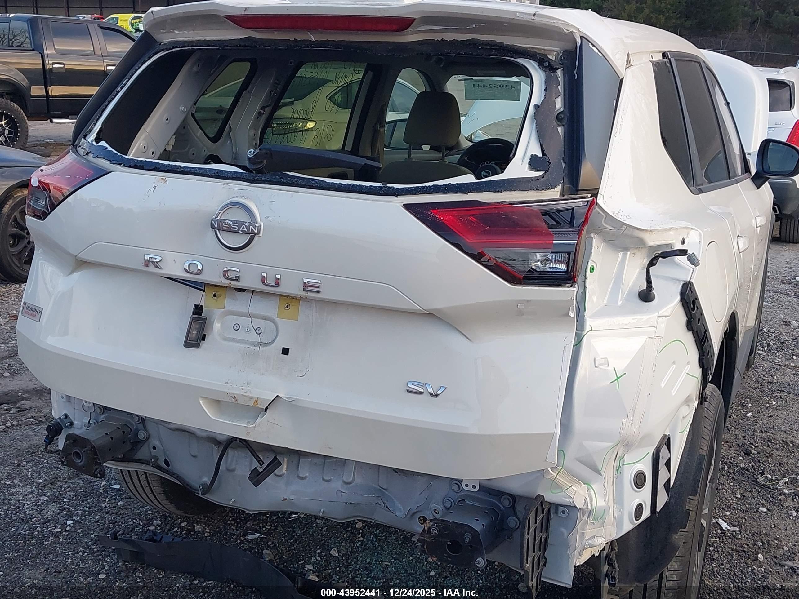 NISSAN ROGUE image 6