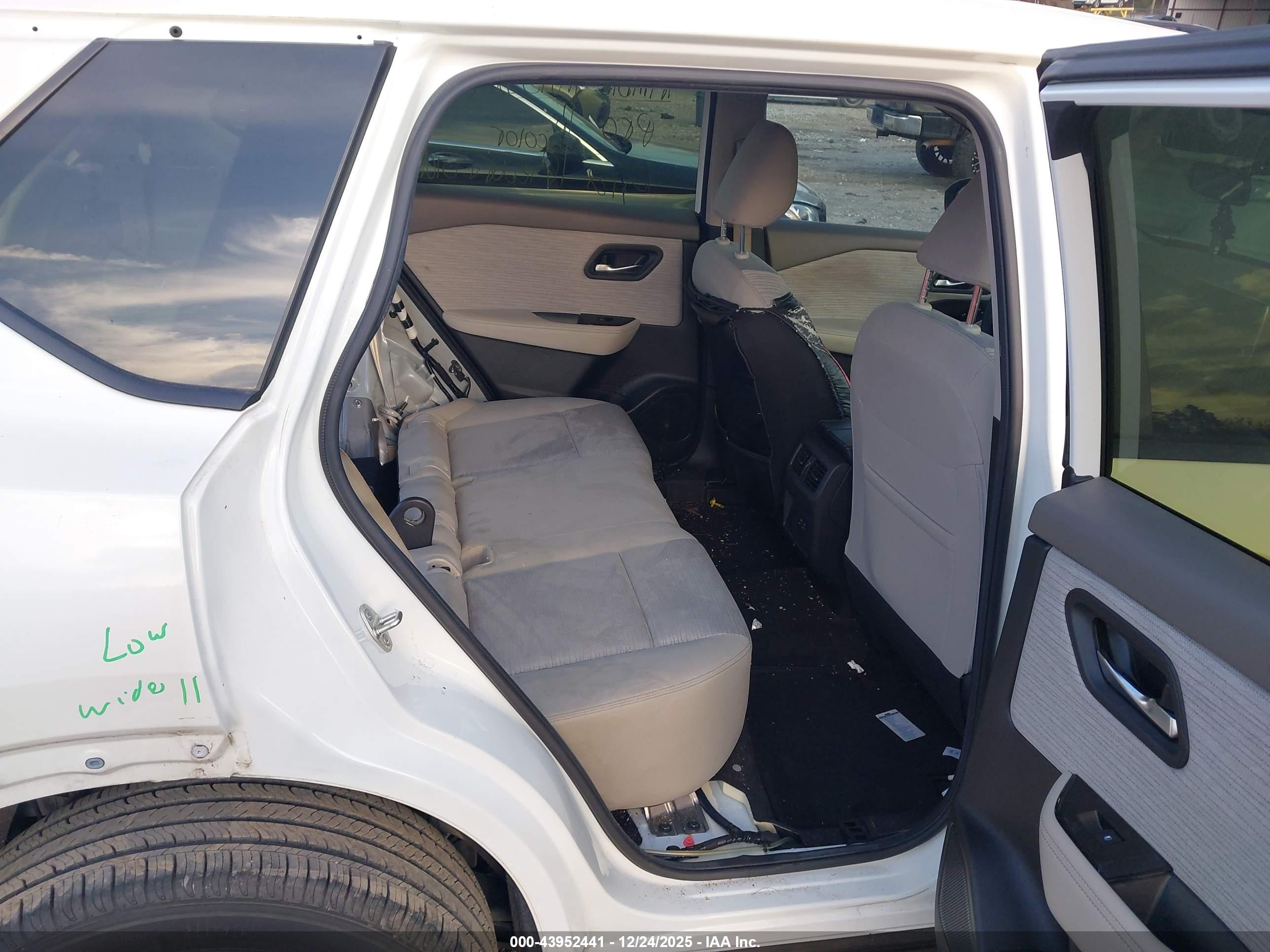 NISSAN ROGUE image 8