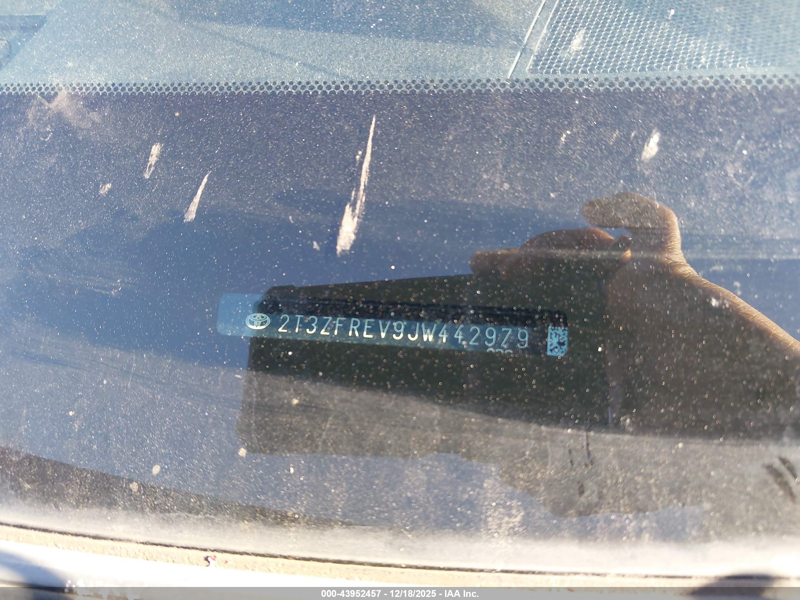 TOYOTA RAV4 image 9