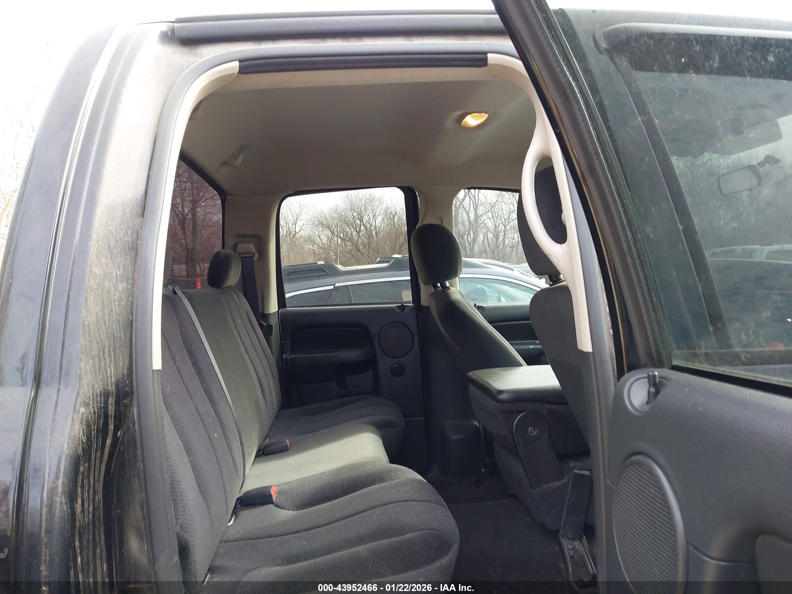 DODGE RAM image 8