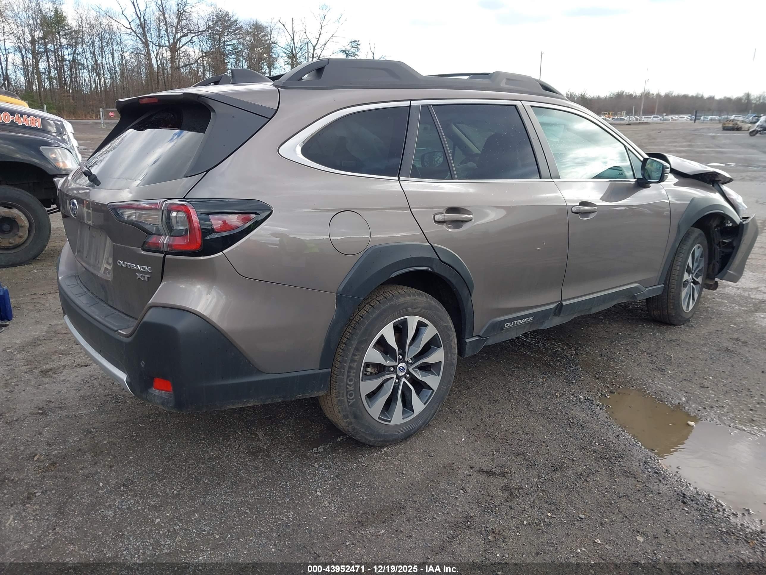 SUBARU OUTBACK image 4