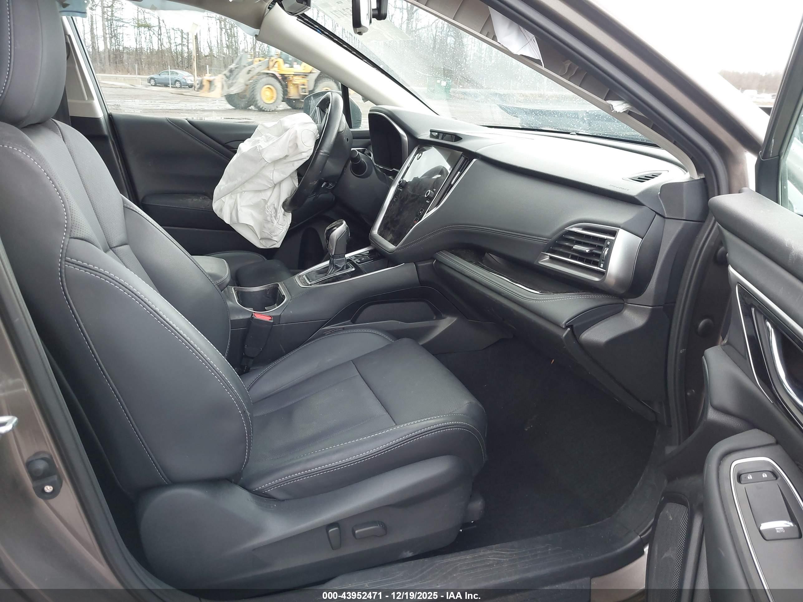 SUBARU OUTBACK image 5