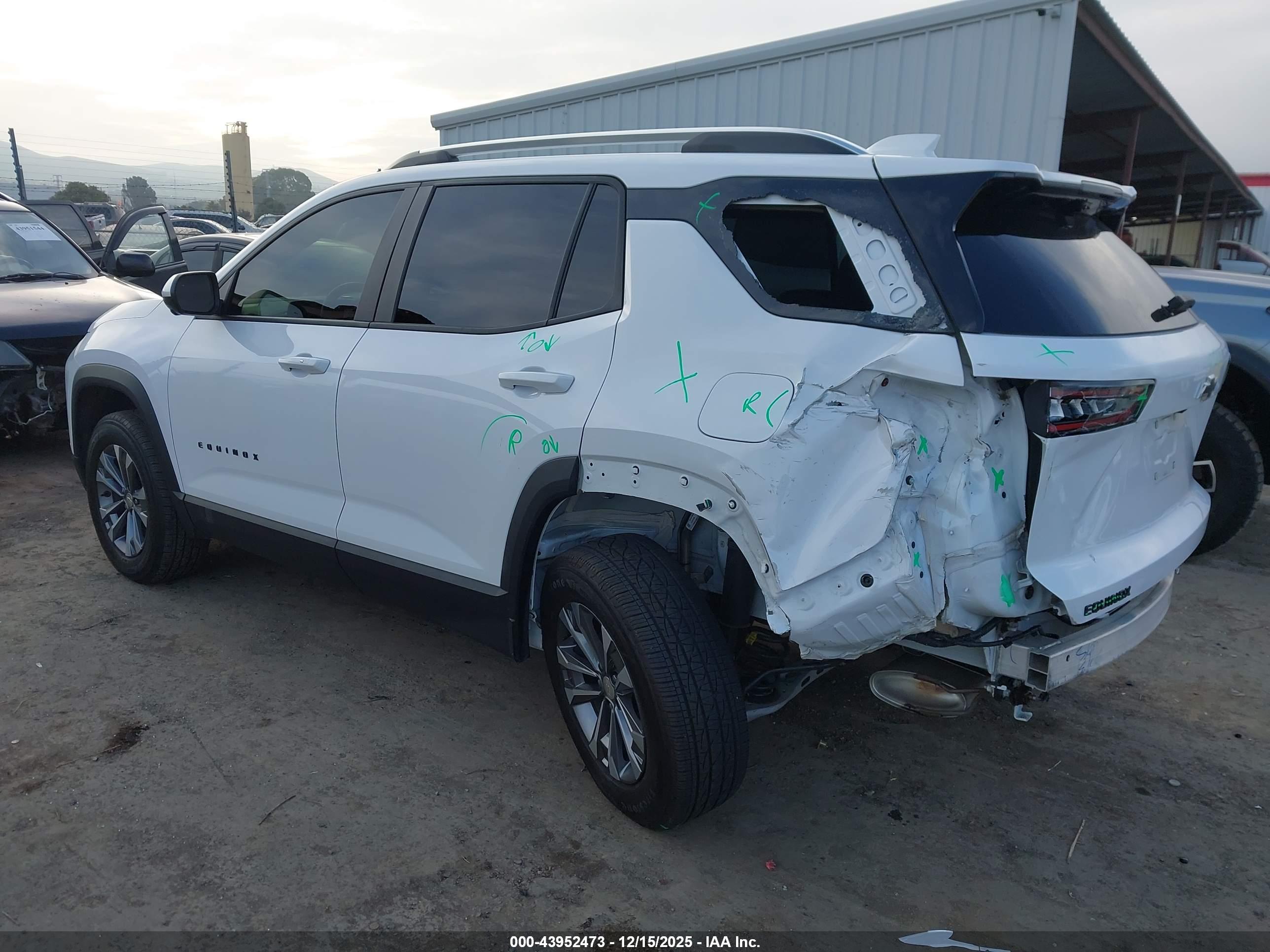 CHEVROLET EQUINOX image 3