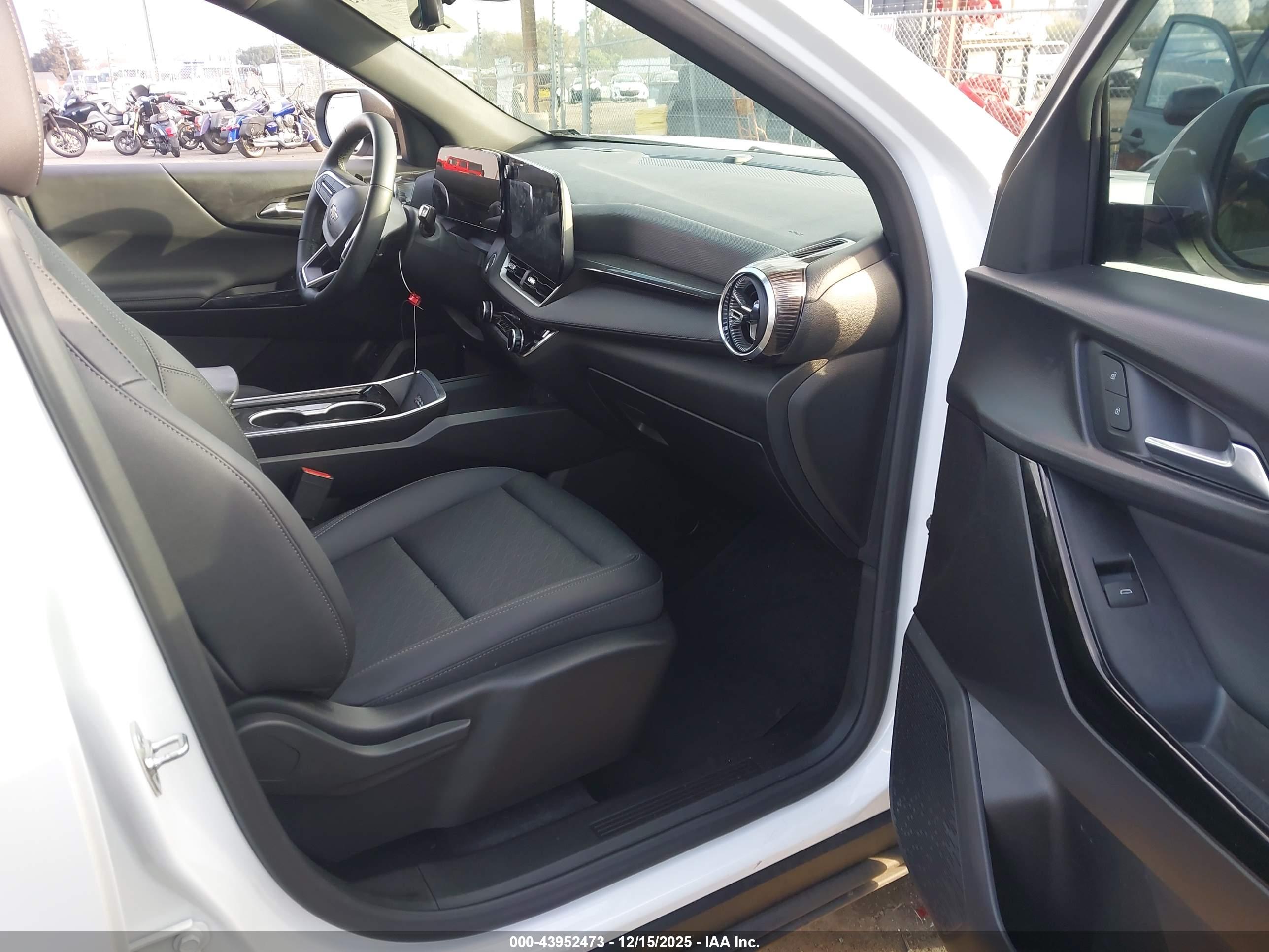 CHEVROLET EQUINOX image 5