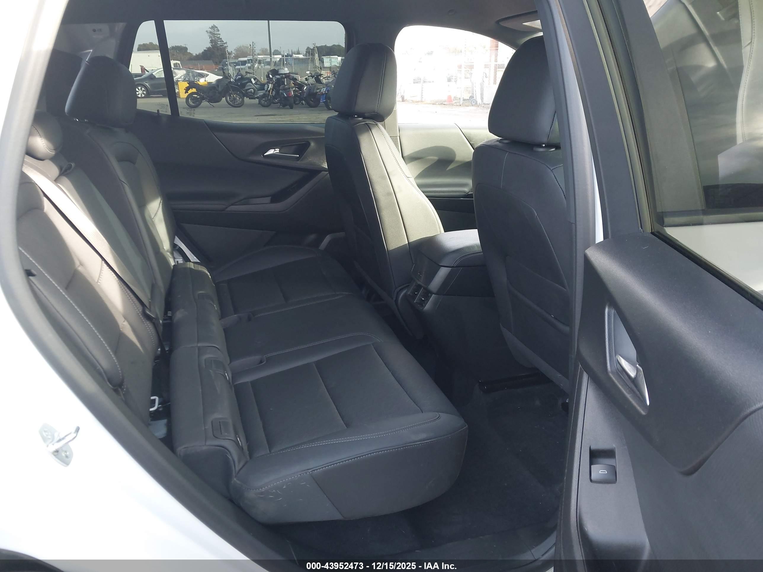 CHEVROLET EQUINOX image 8
