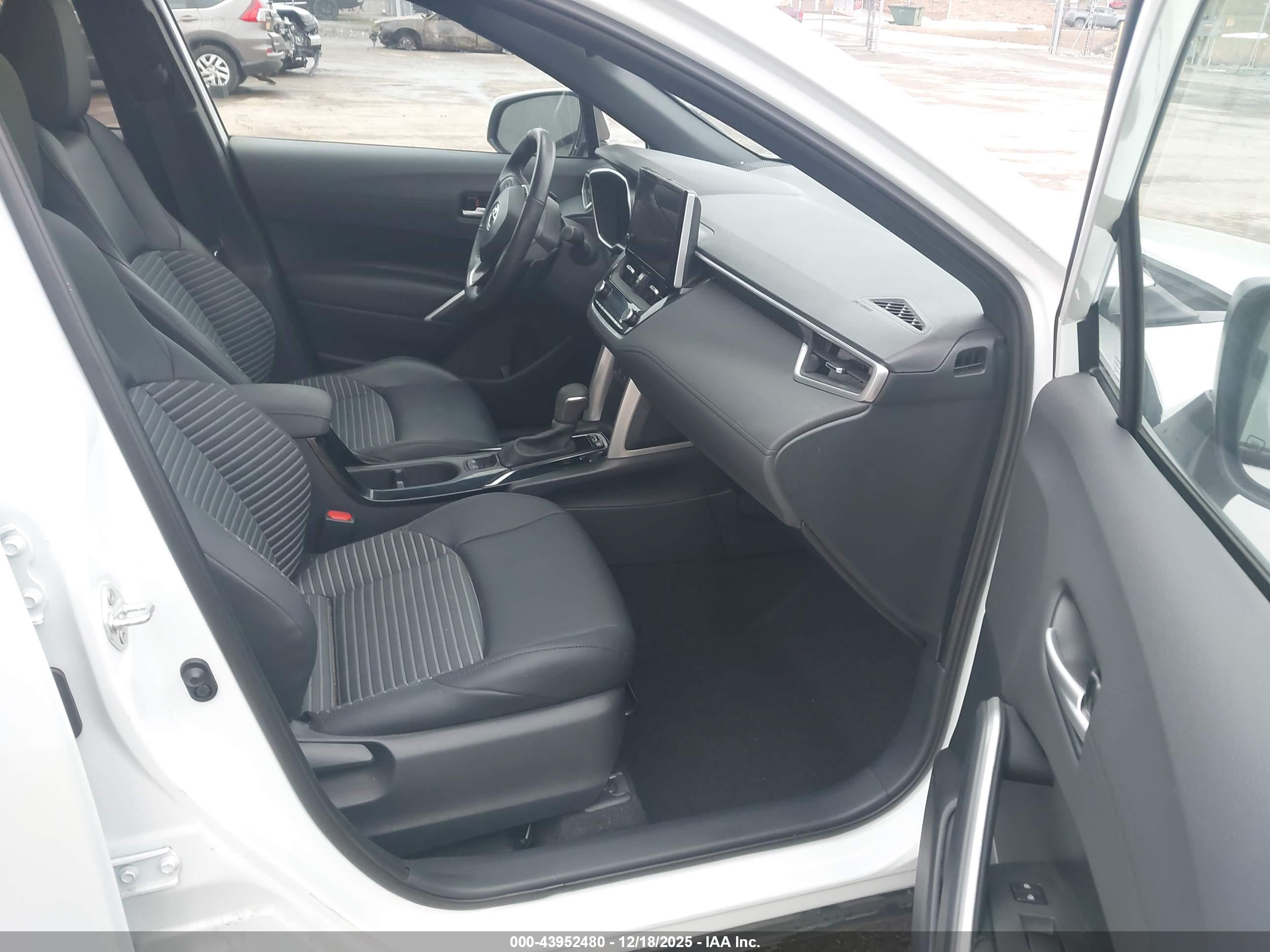TOYOTA COROLLA image 5