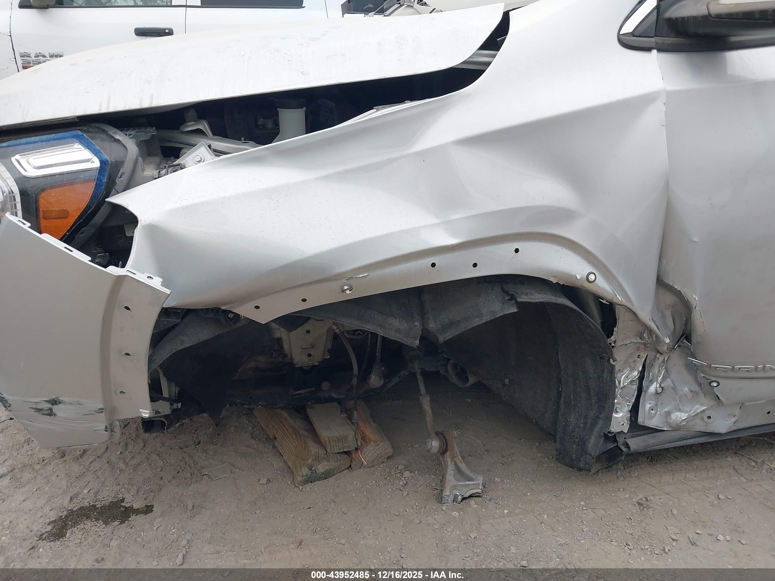 GMC TERRAIN image 6