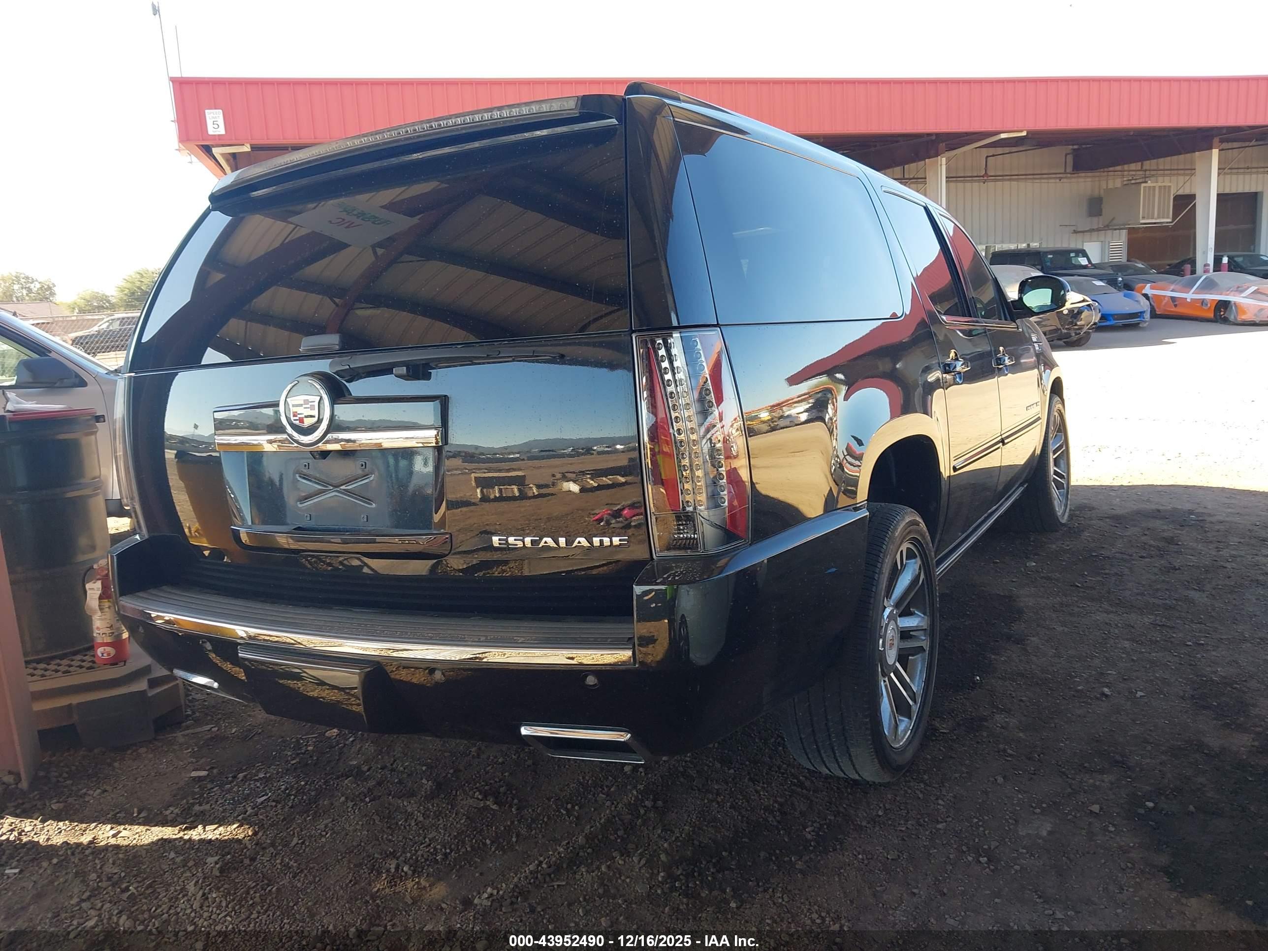 CADILLAC ESCALADE image 4