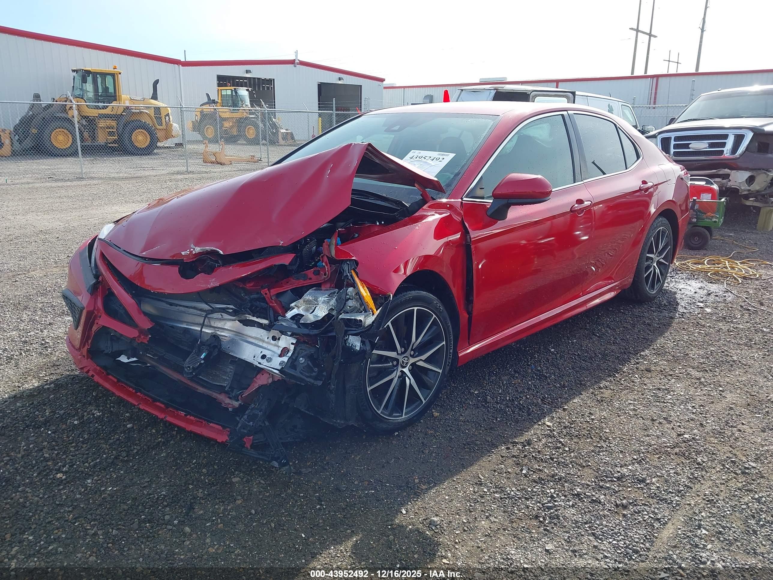 TOYOTA CAMRY image 2