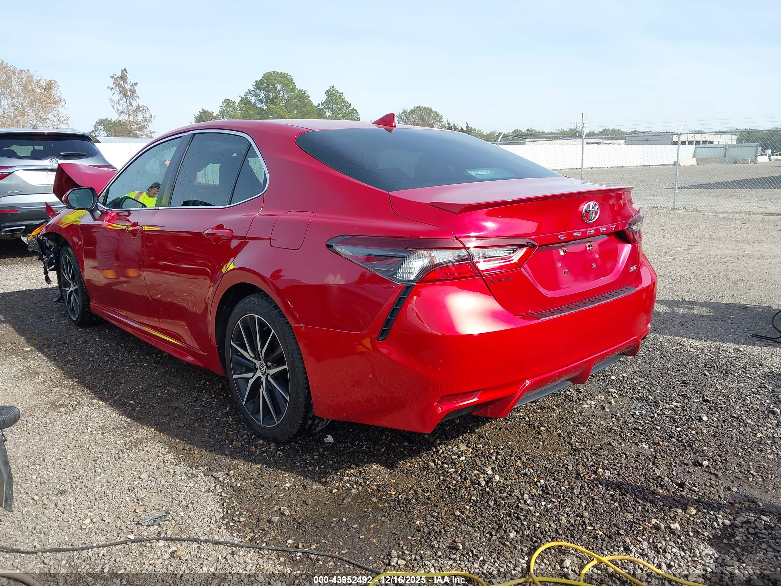 TOYOTA CAMRY image 3
