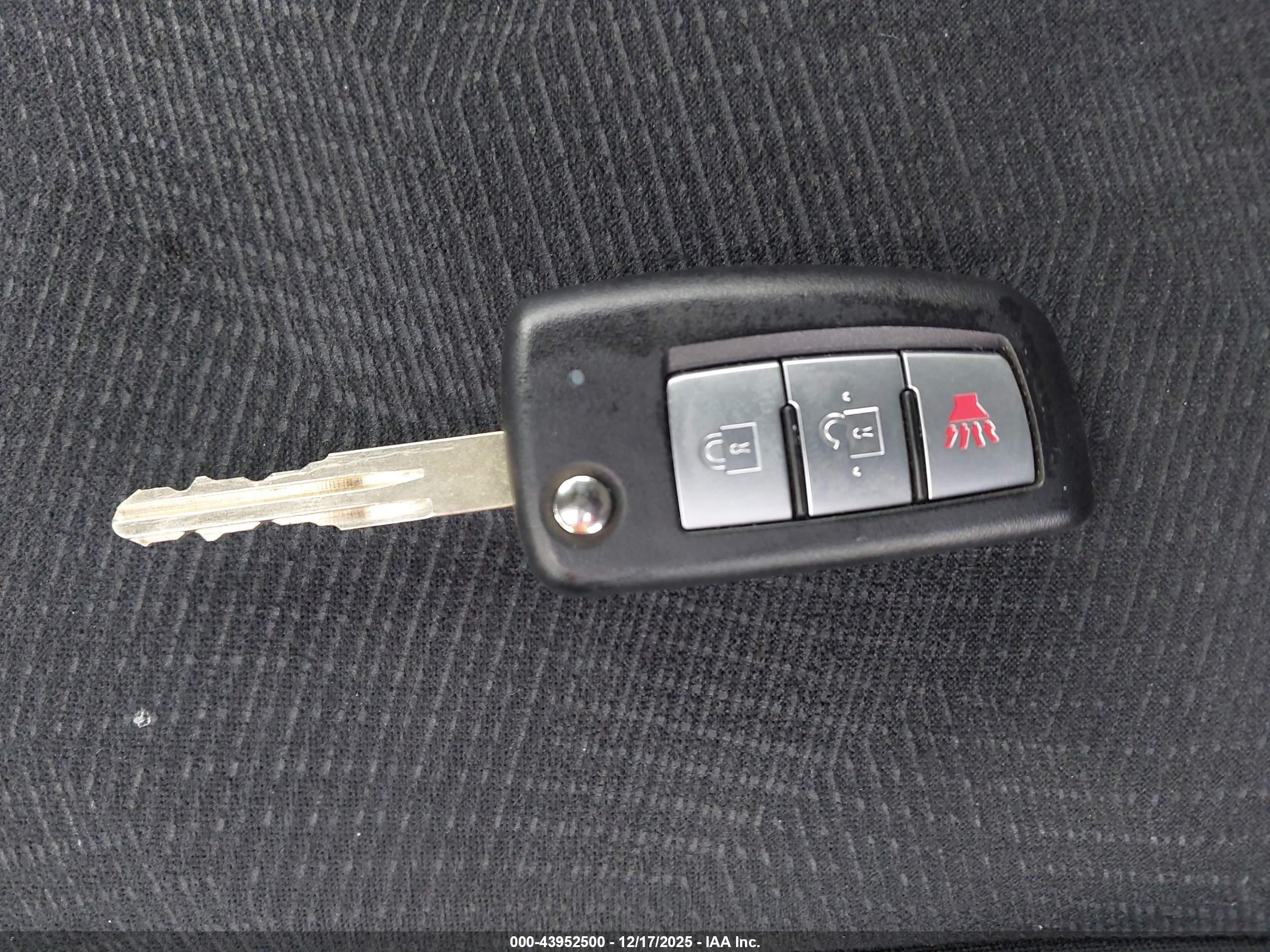 NISSAN ROGUE image 11