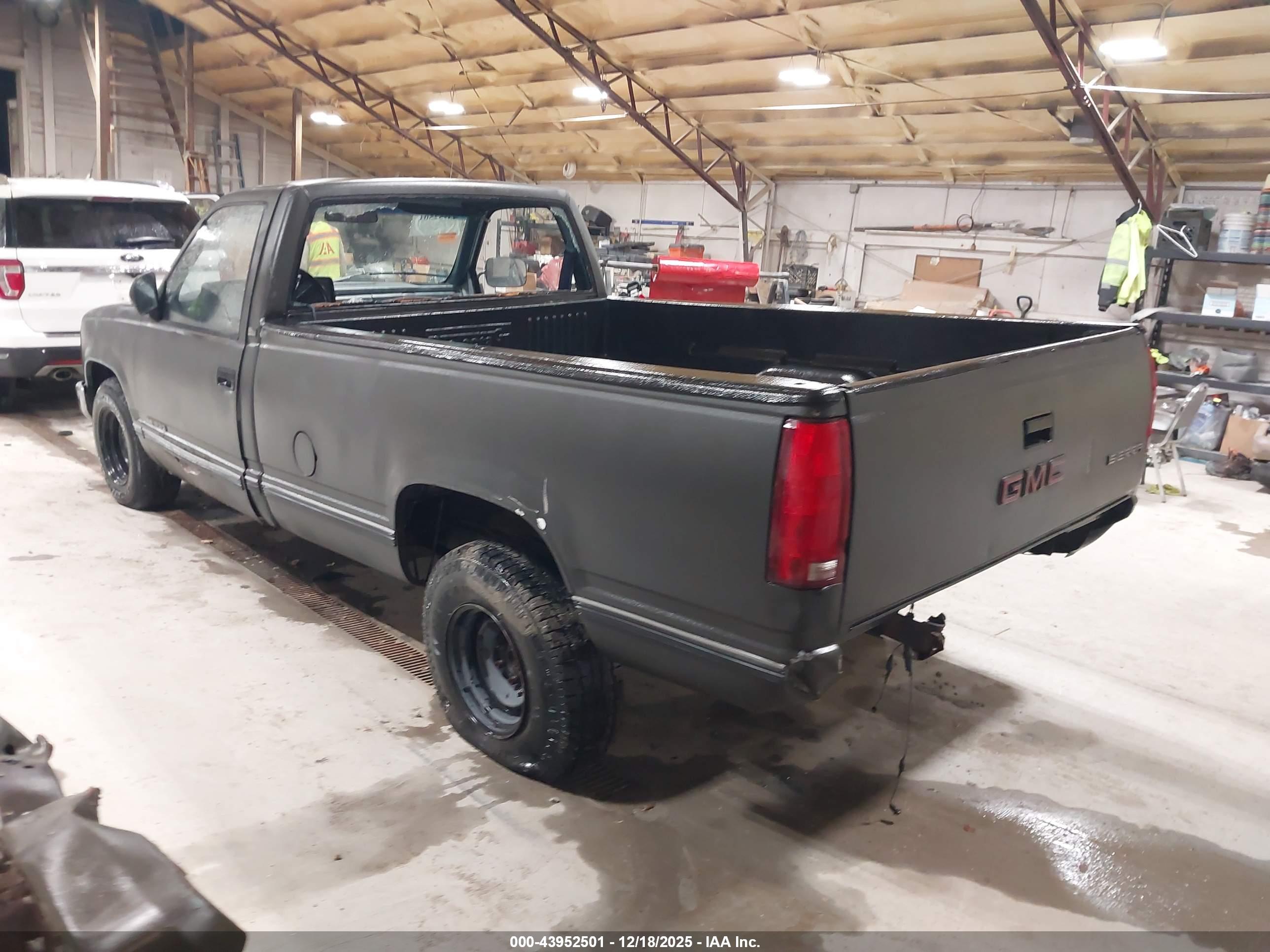 GMC SIERRA image 3